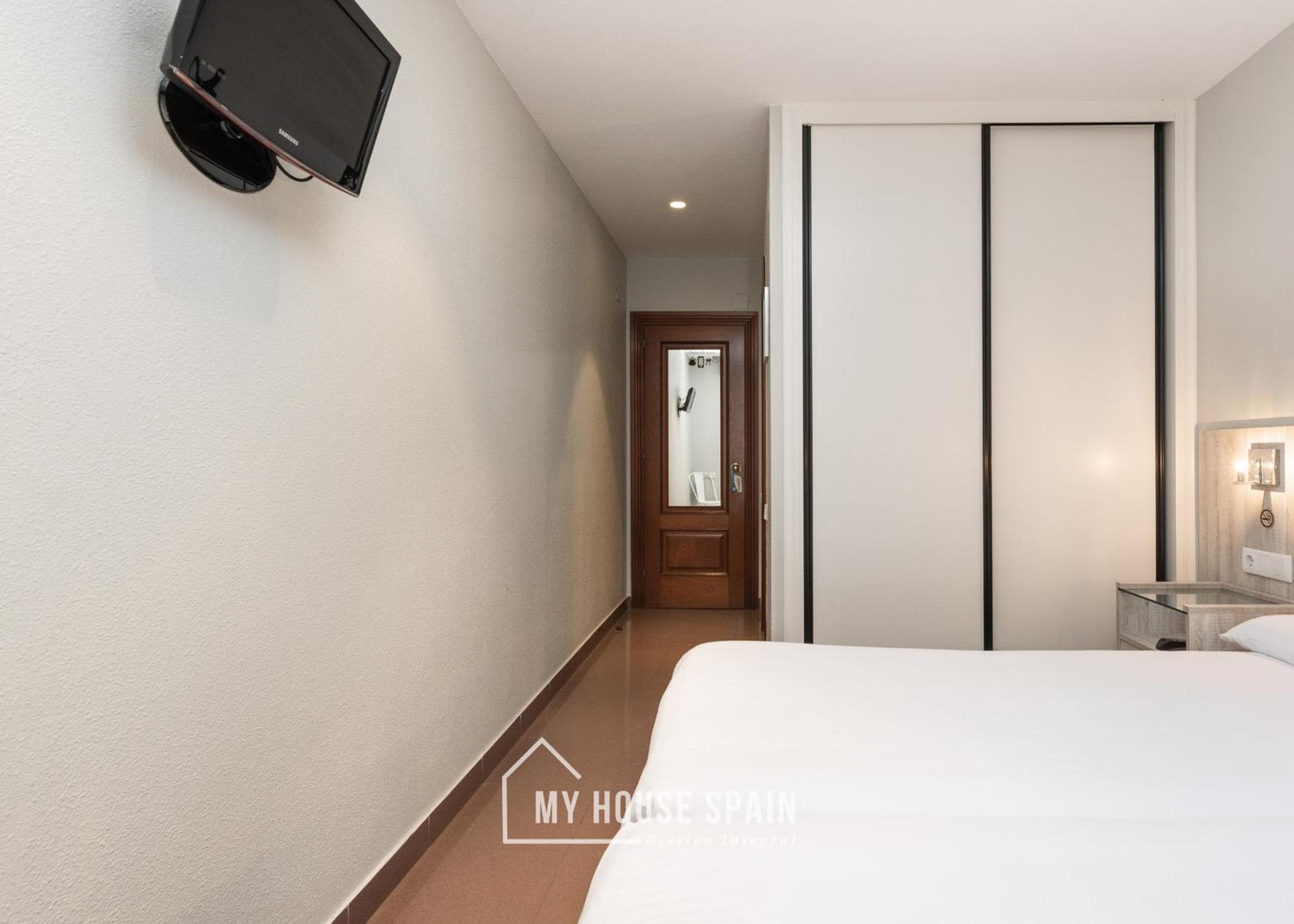 Twin Room with Private Bathroom