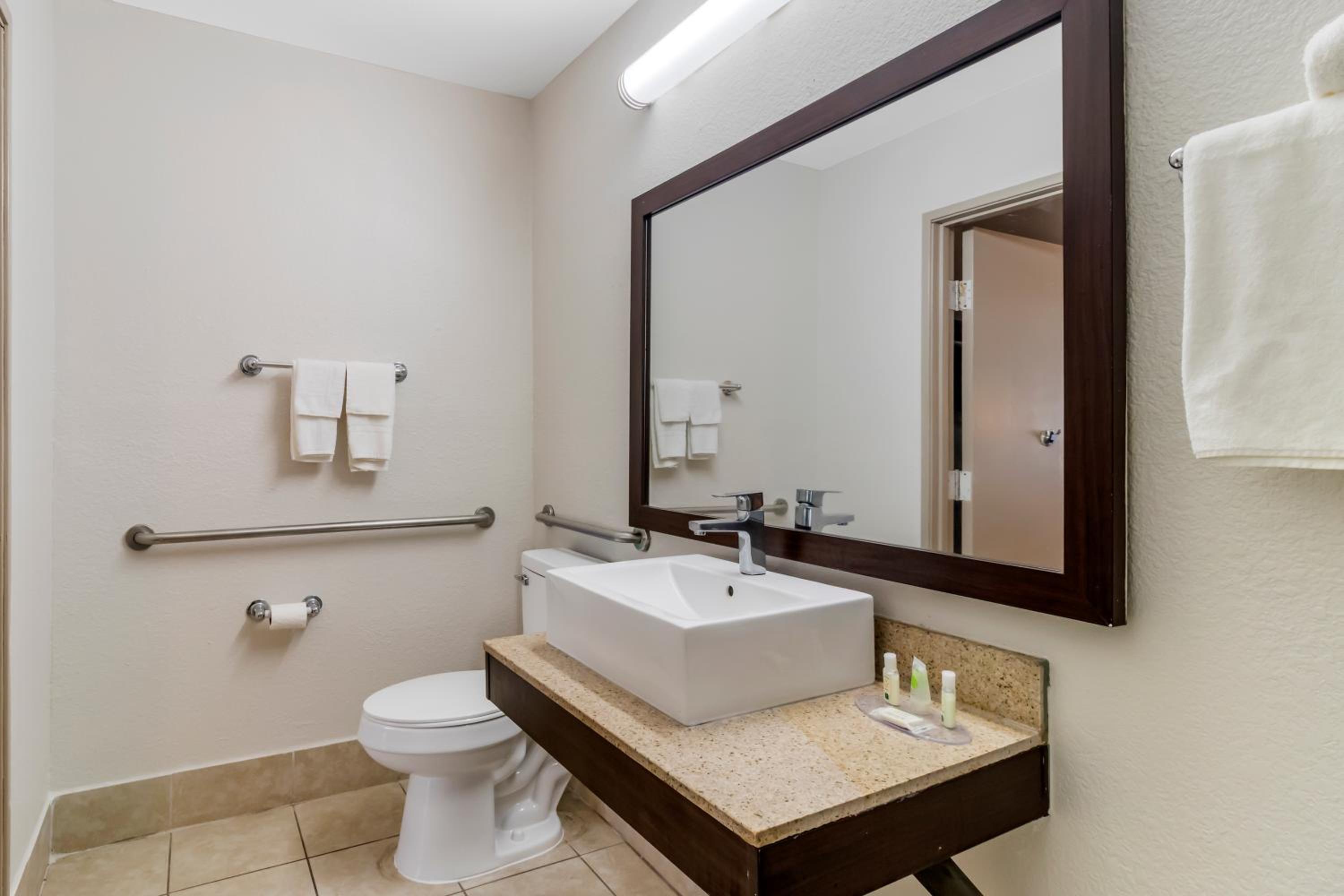 King Room - Accessible/Non Smoking - Photo 1