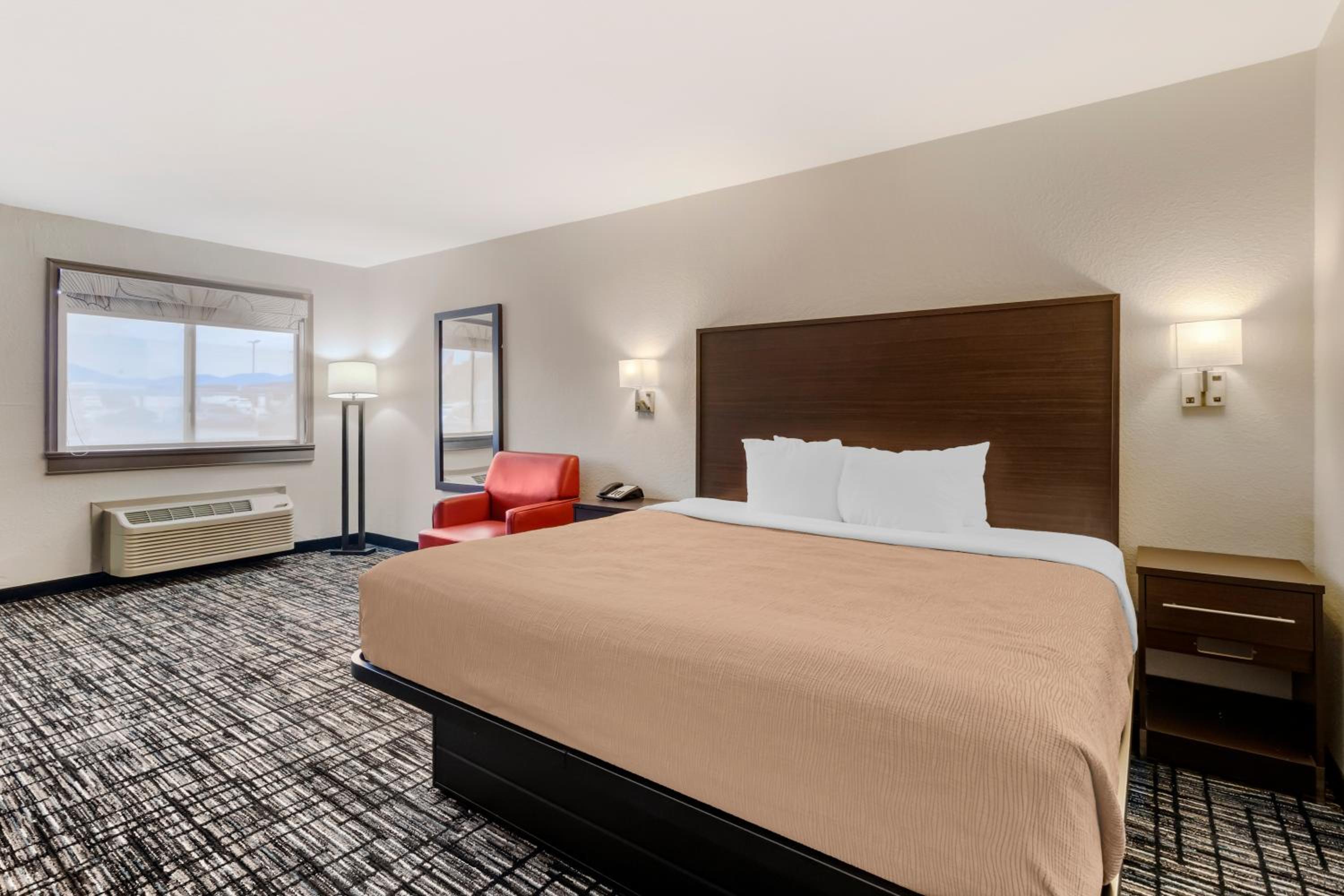 King Room - Accessible/Non Smoking - Photo 2