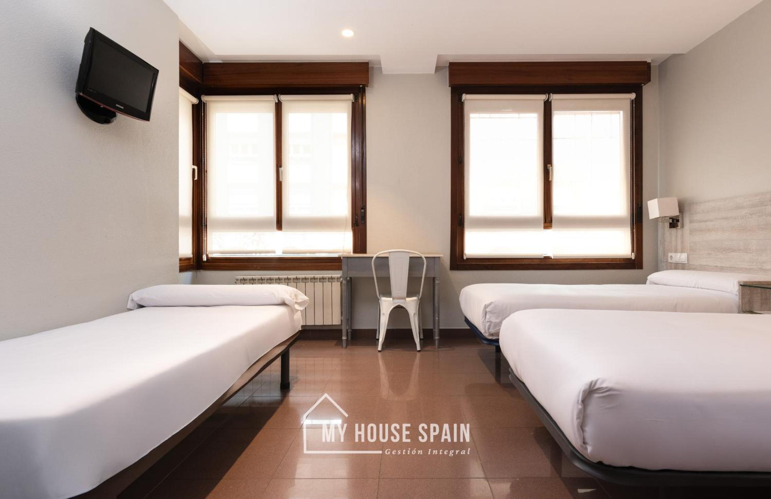 Triple Room with Private Bathroom