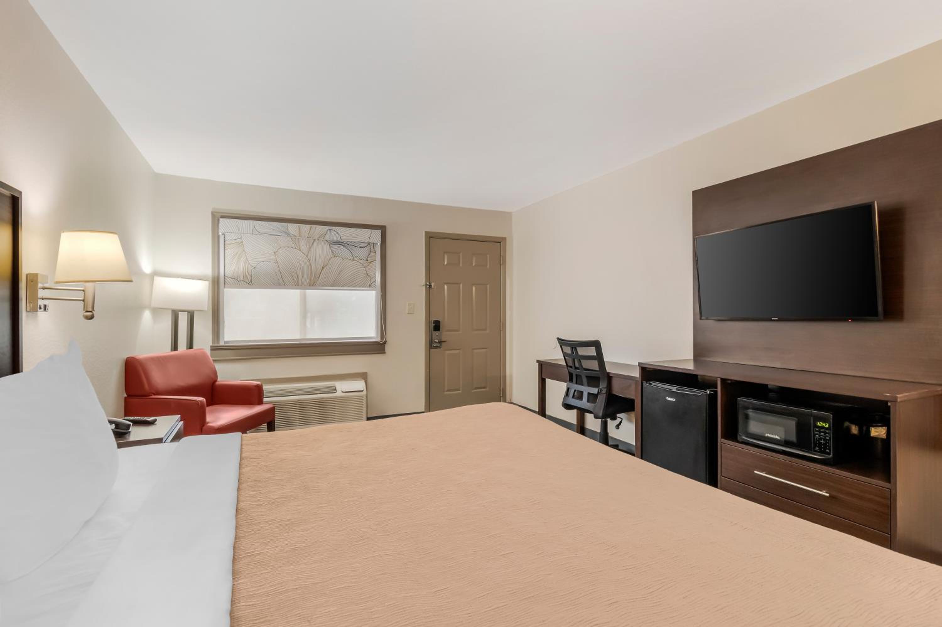 King Room - Accessible/Non Smoking - Photo 6