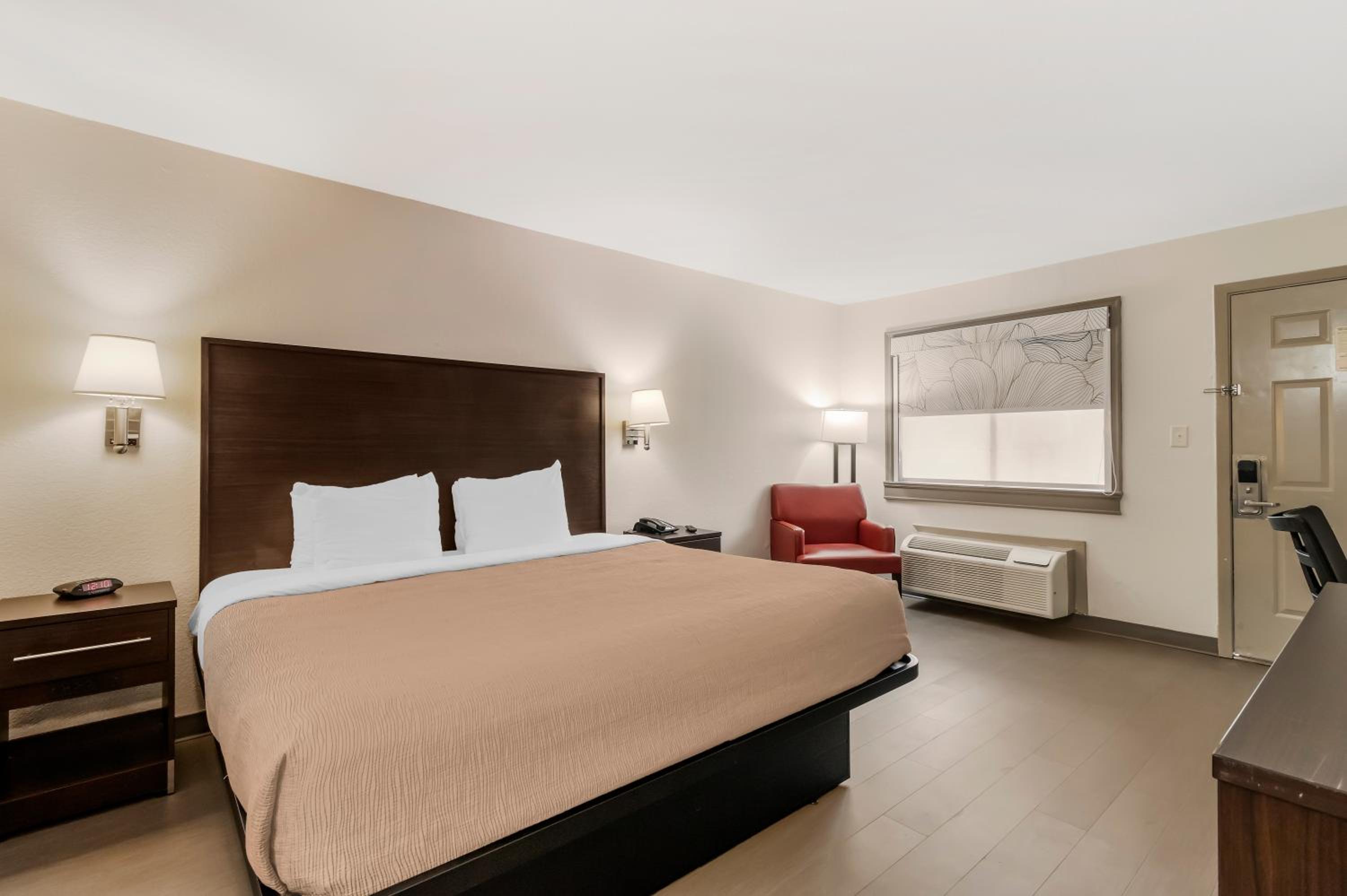 King Room - Accessible/Non Smoking - Photo 5