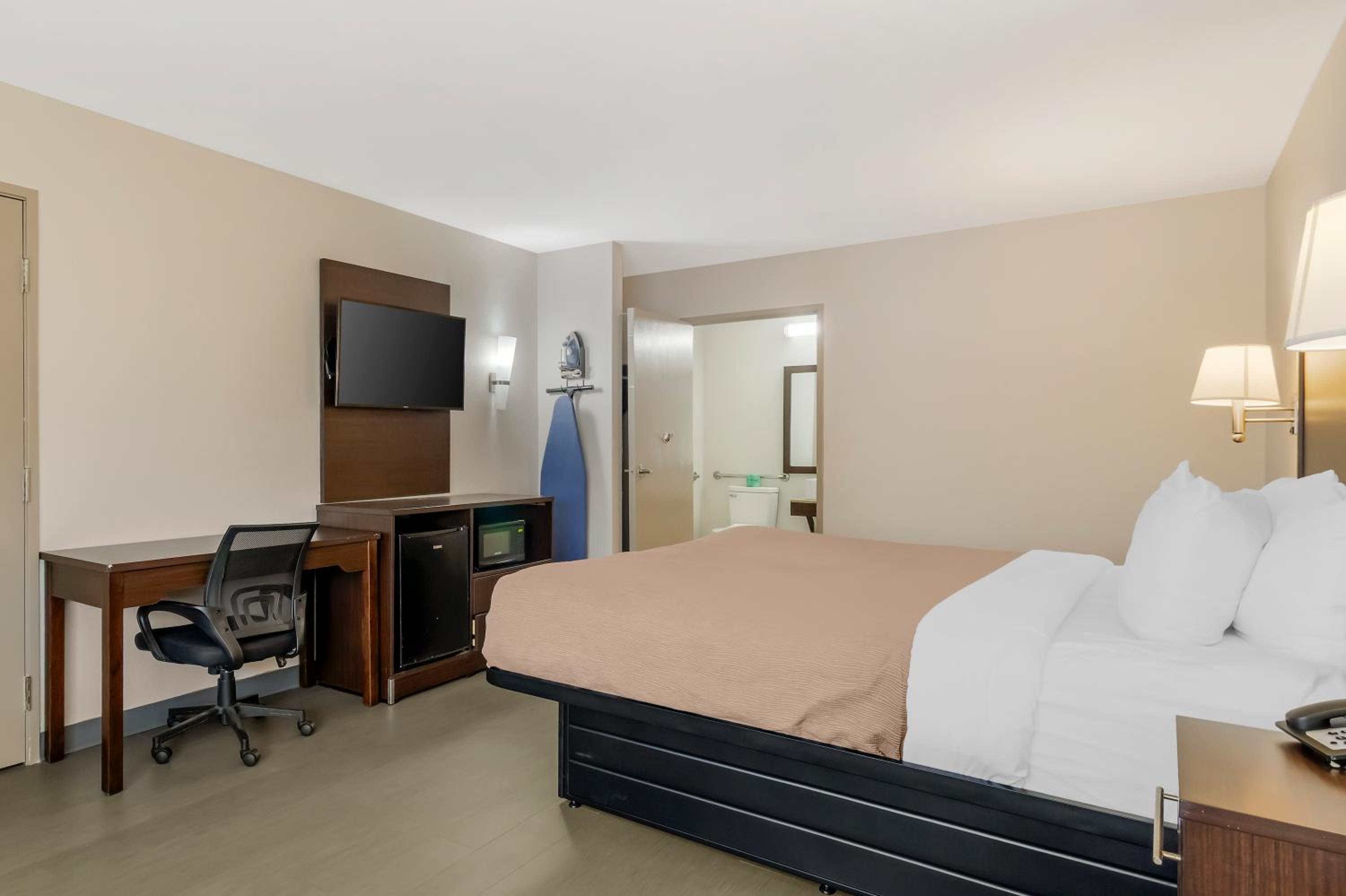 King Room - Accessible/Non Smoking - Photo 7