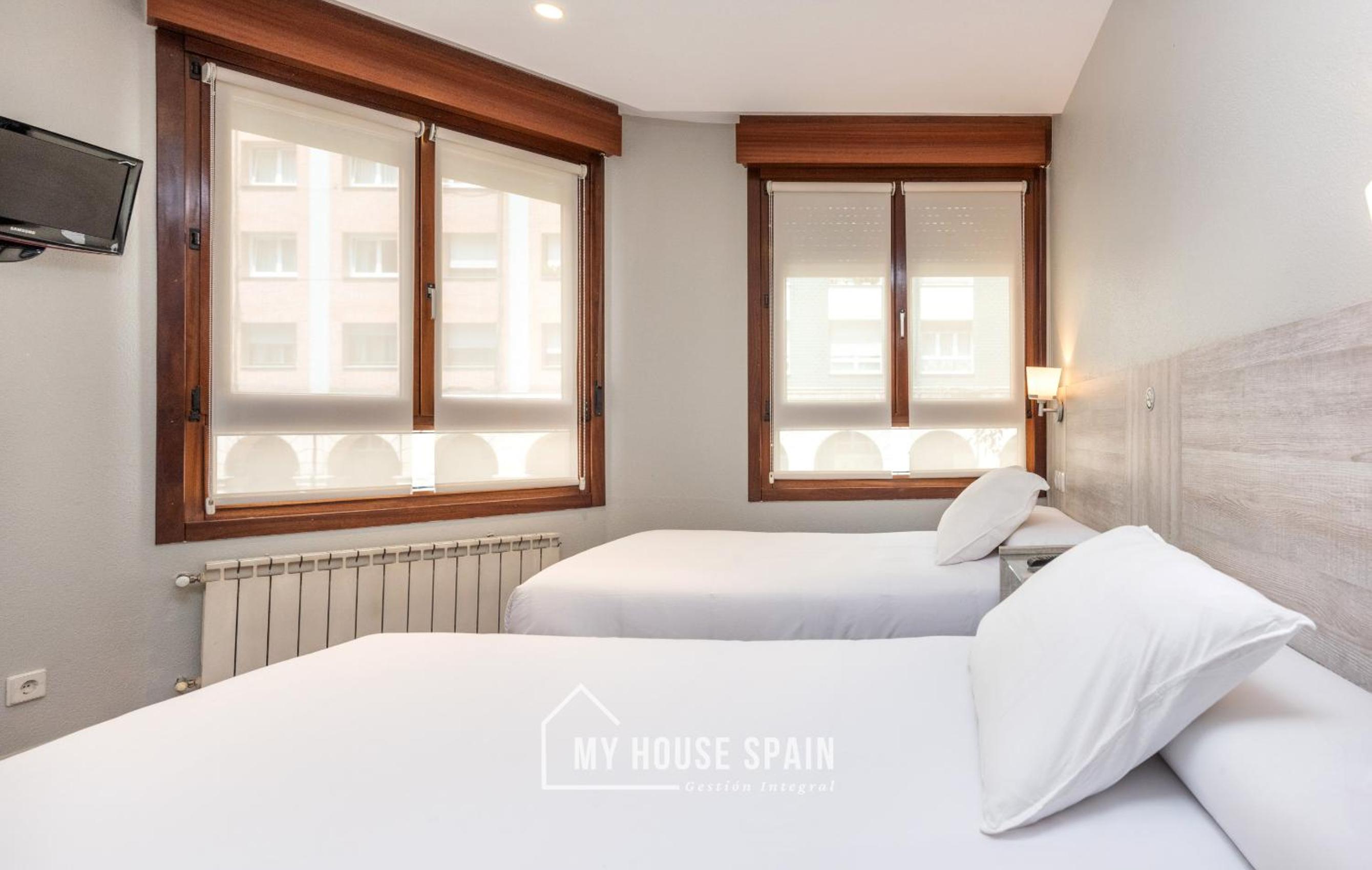 Twin Room with Private Bathroom