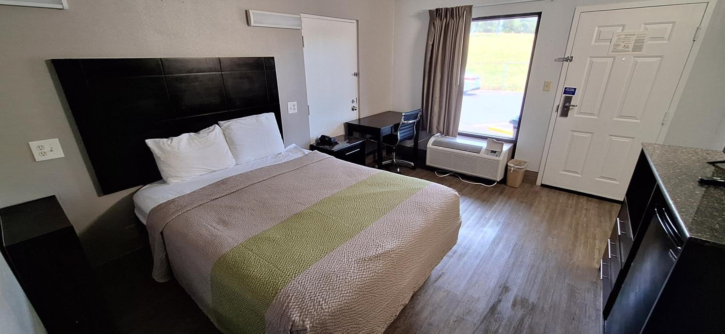 Deluxe Queen Room - Photo 2