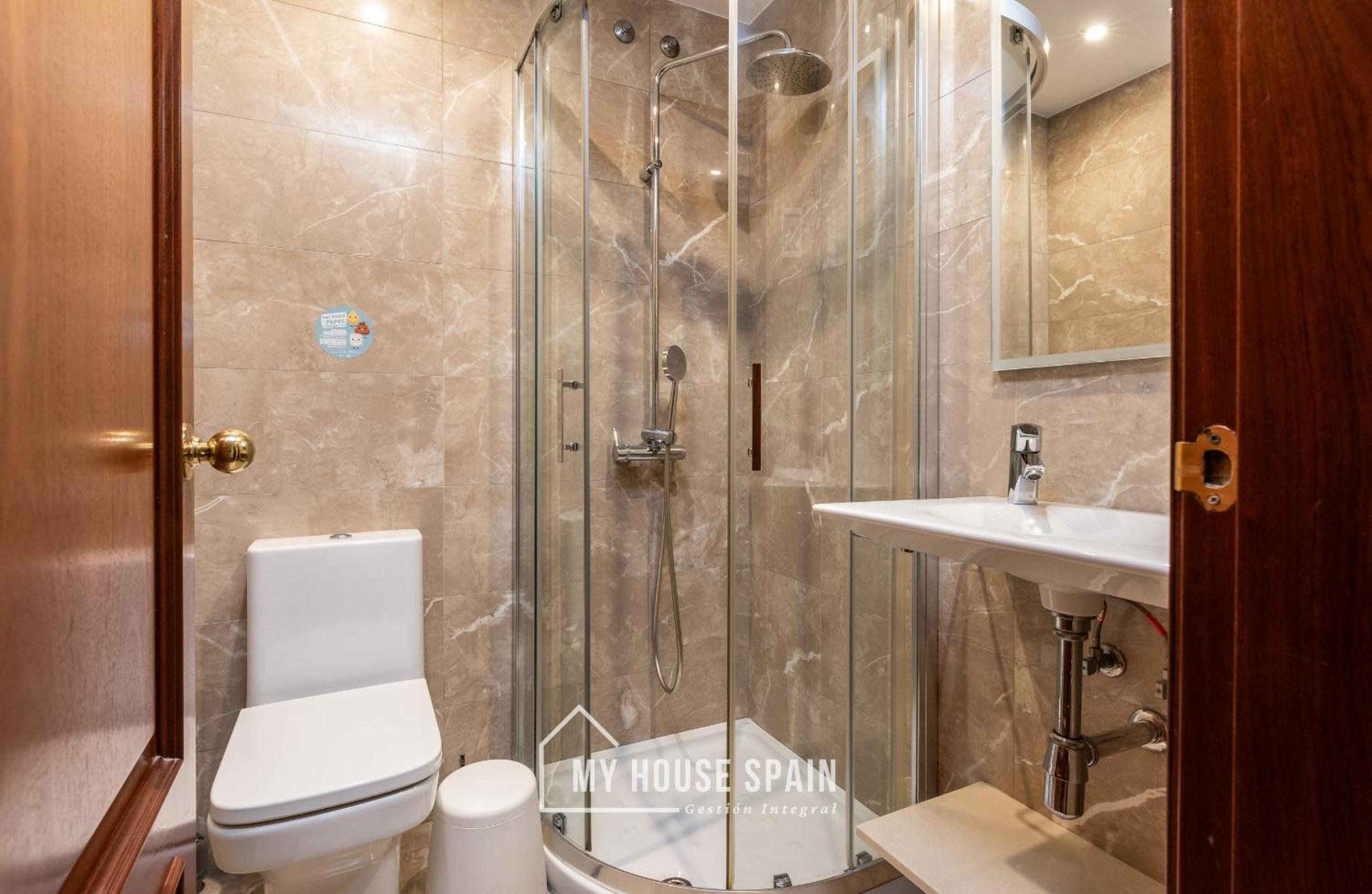 Twin Room with Private Bathroom