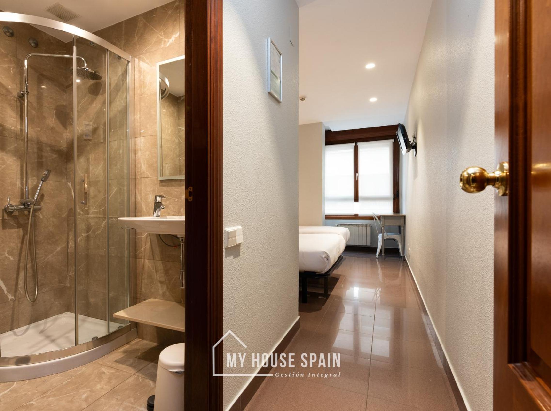 Triple Room with Private Bathroom