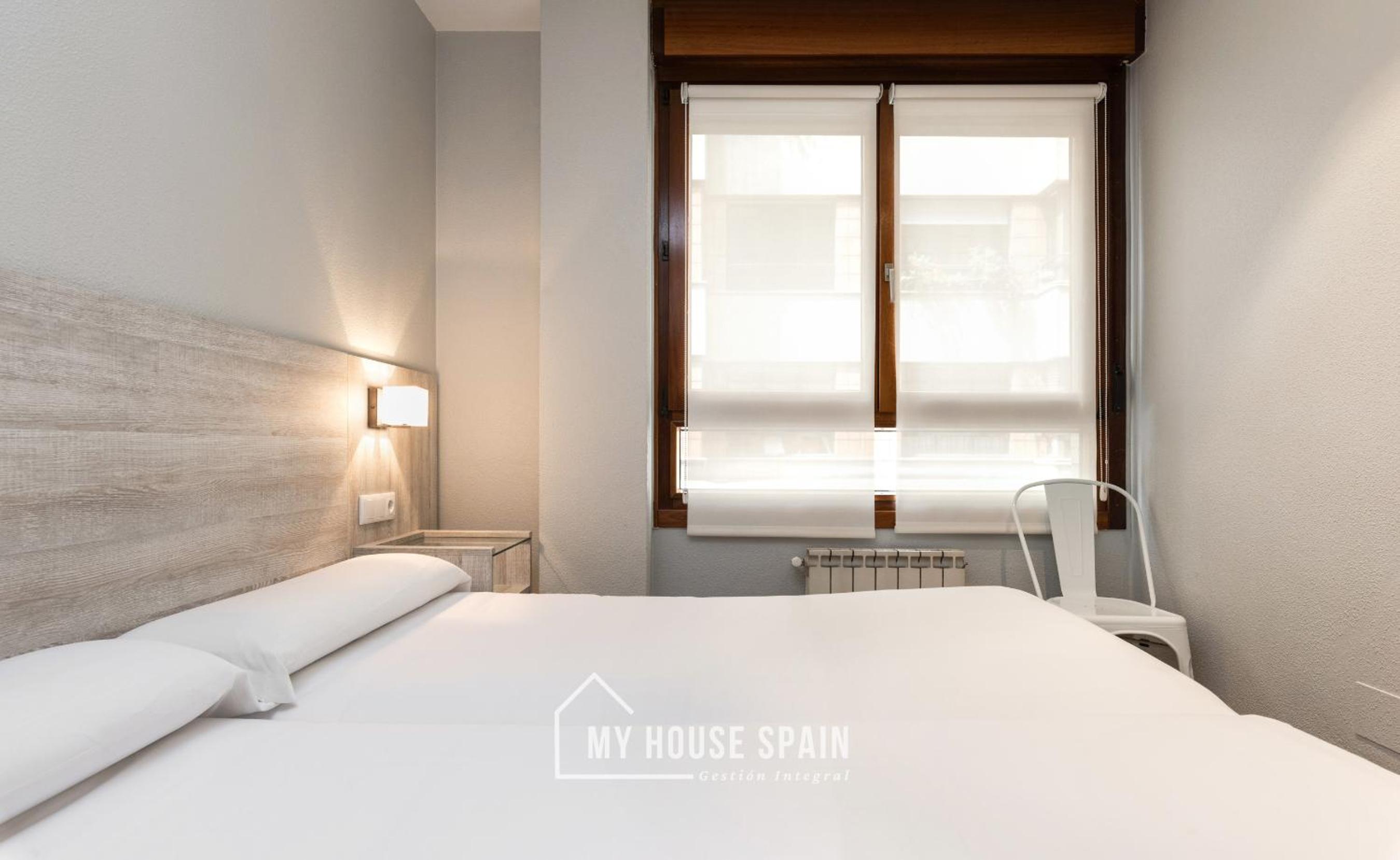 Twin Room with Private Bathroom
