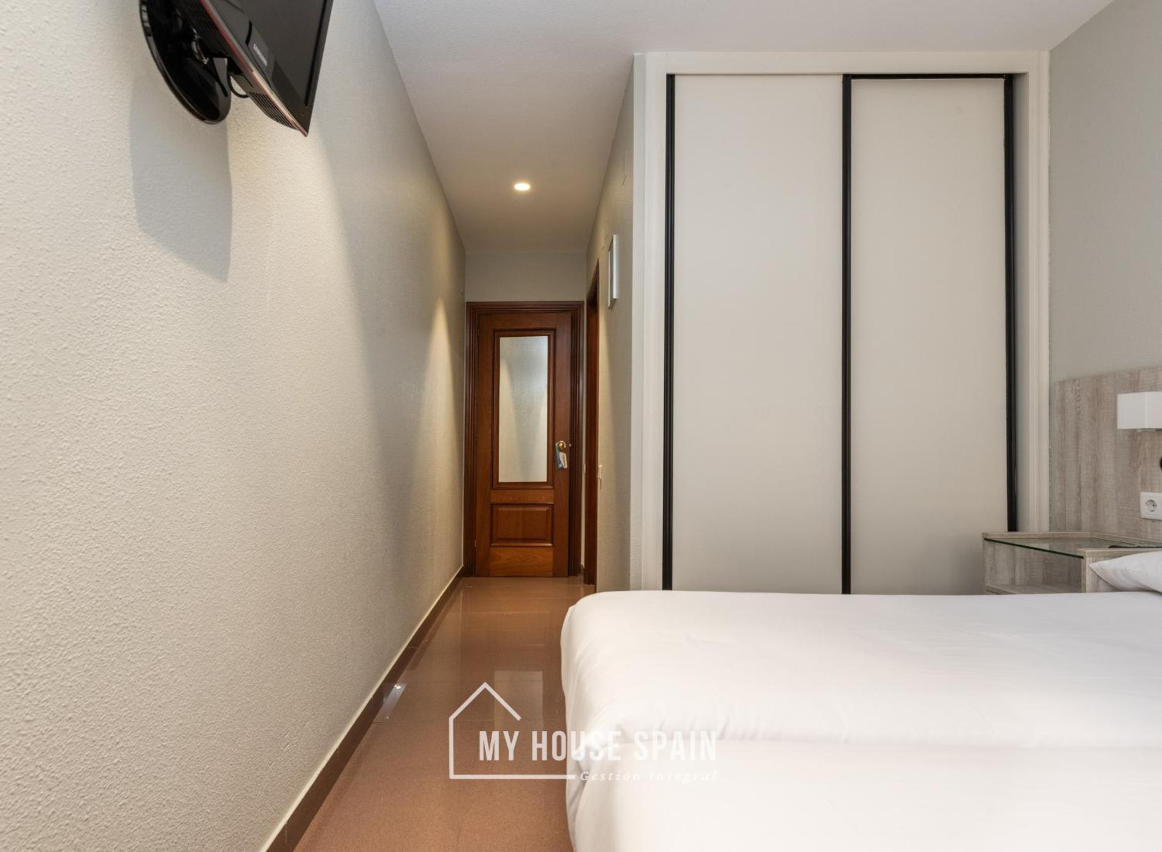 Twin Room with Private Bathroom