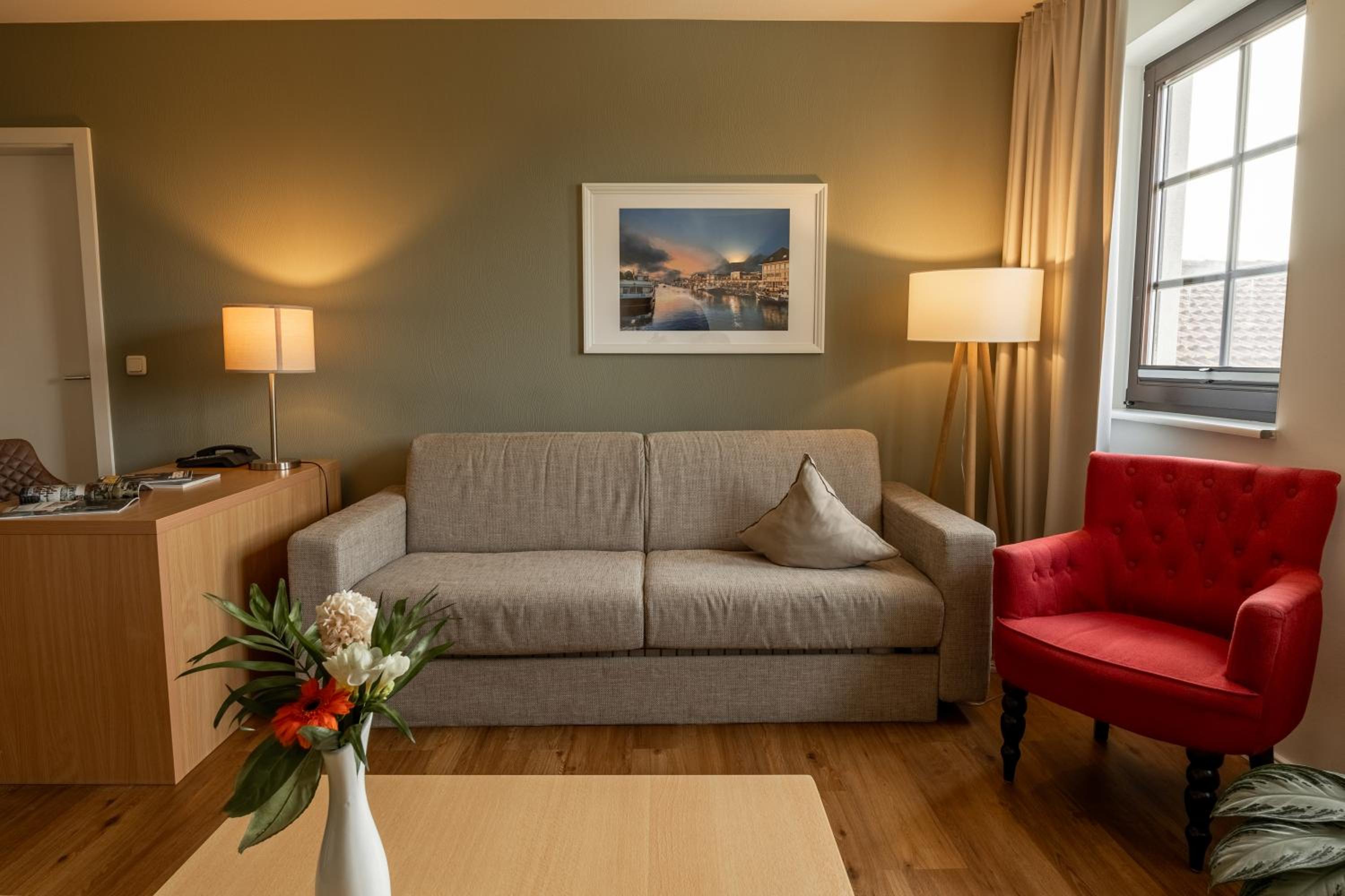 Family Room photo 3