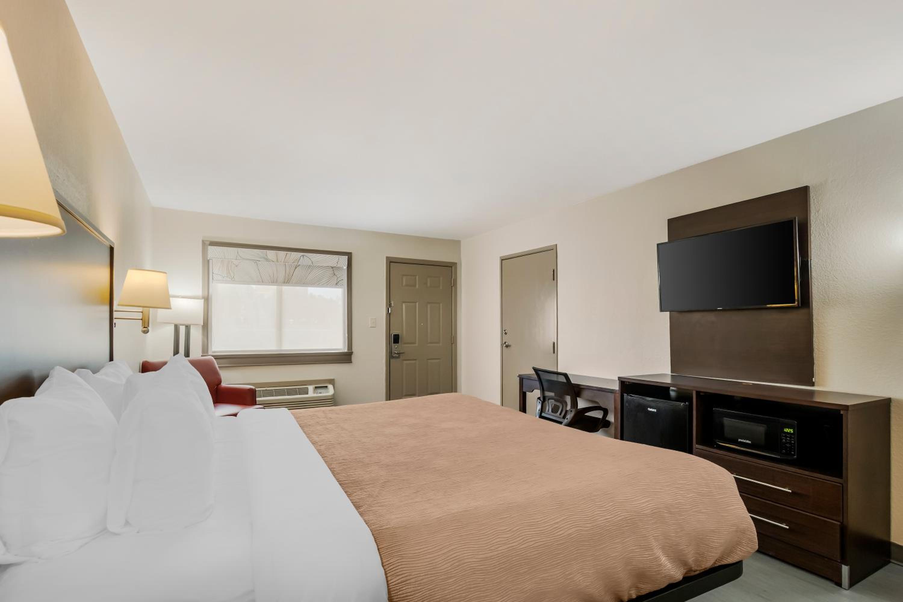 Standard King Room - Non Smoking - Photo 4