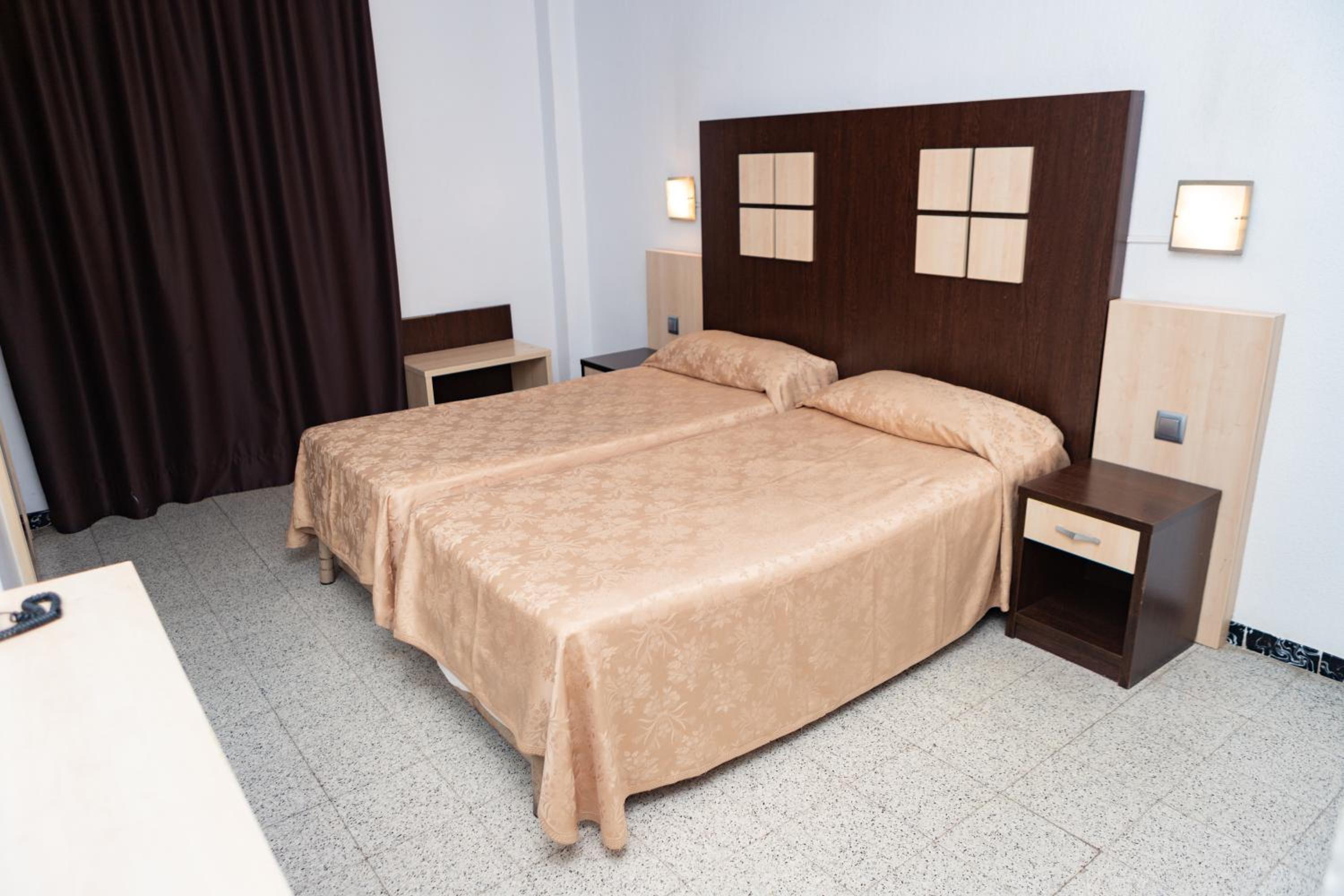Double Room (2 Adults + 1 Child )