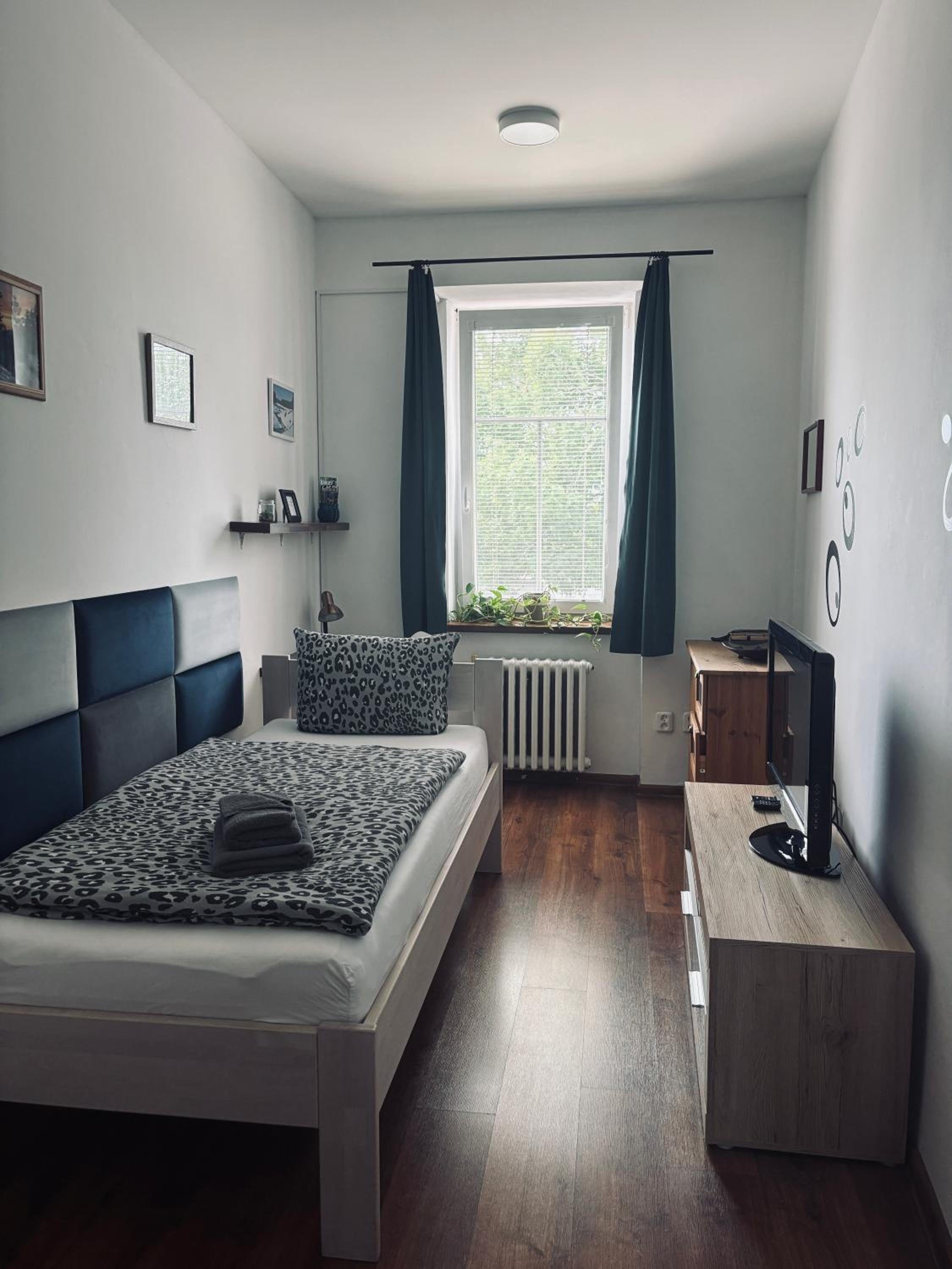 Single Room with Private External Bathroom