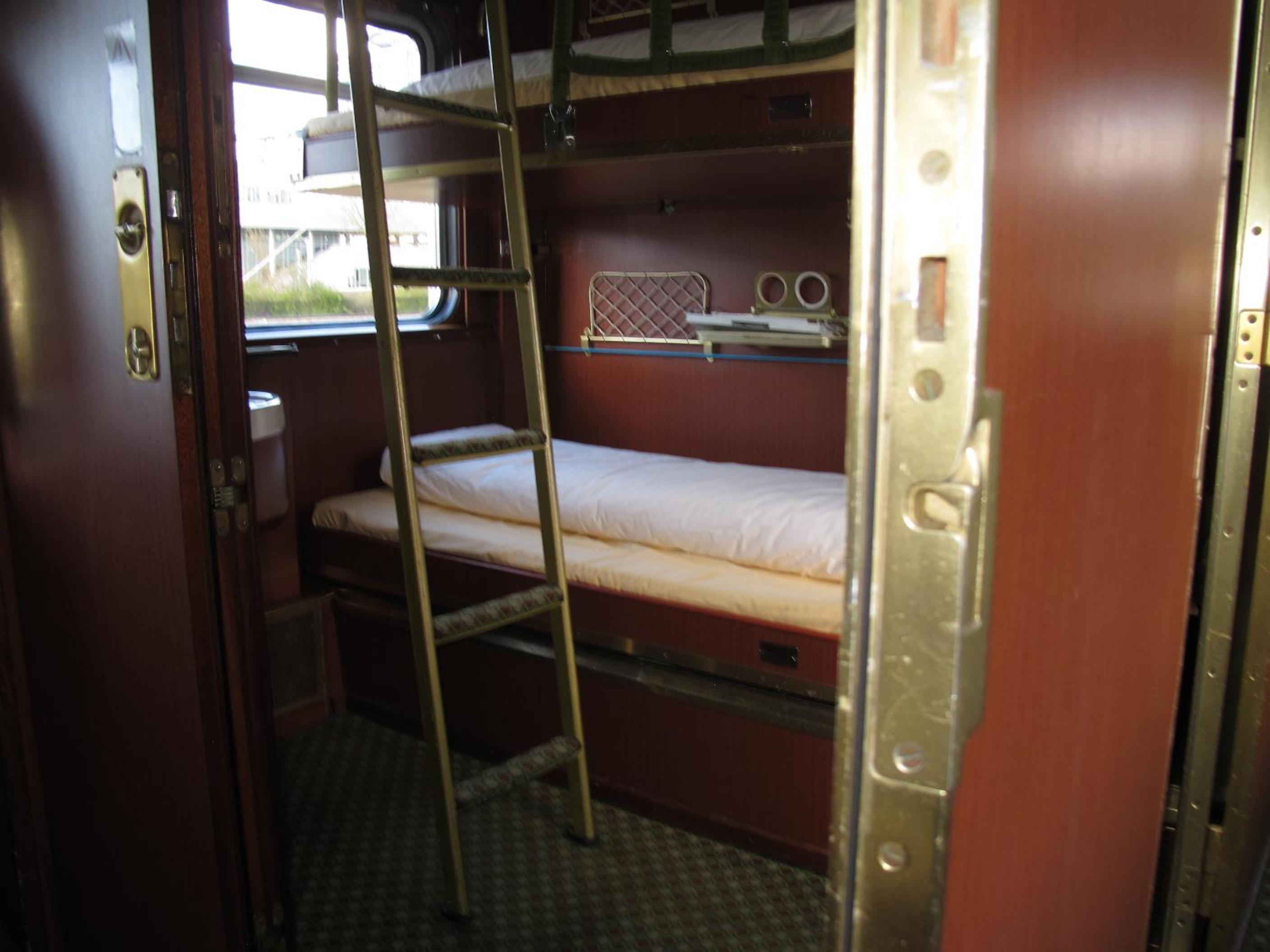 Single Bed in Compartment (6 Adults) photo 2