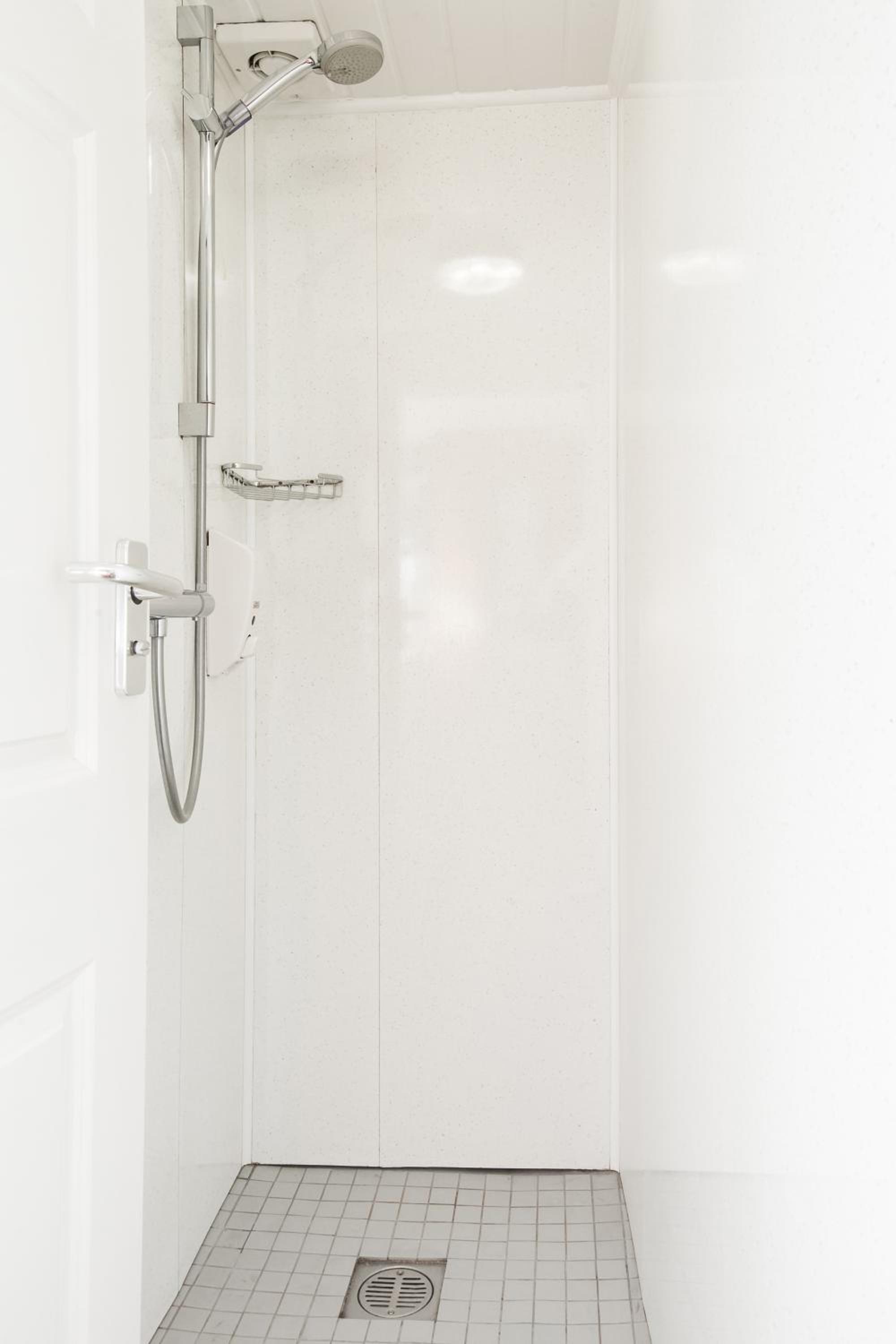 Twin Room with Shared Bathroom photo 3