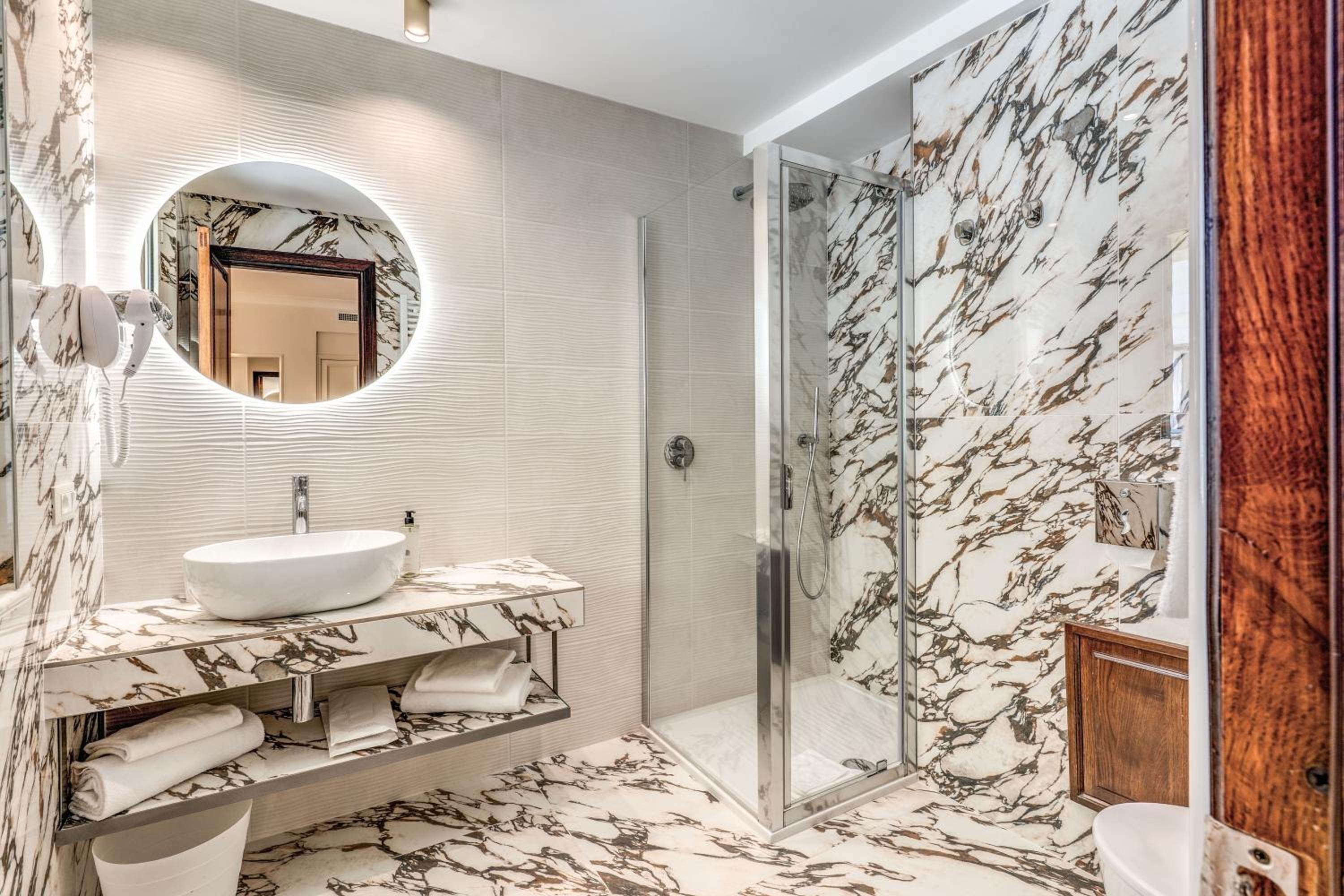 Superior Double or Twin Room with Lake View
