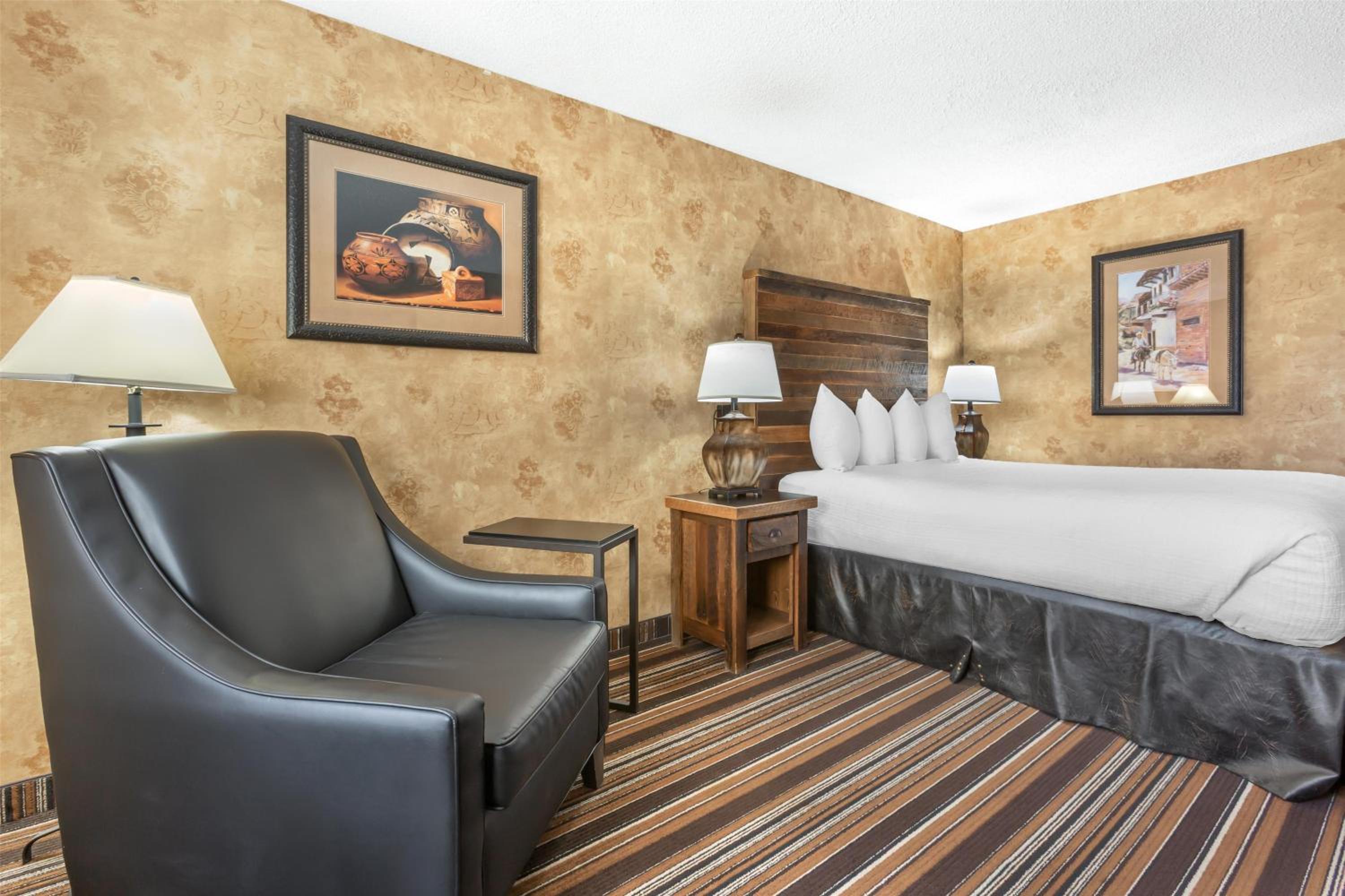 Two-Room Suite with One King Bed and Two Single Beds - Balcony/Non-Smoking