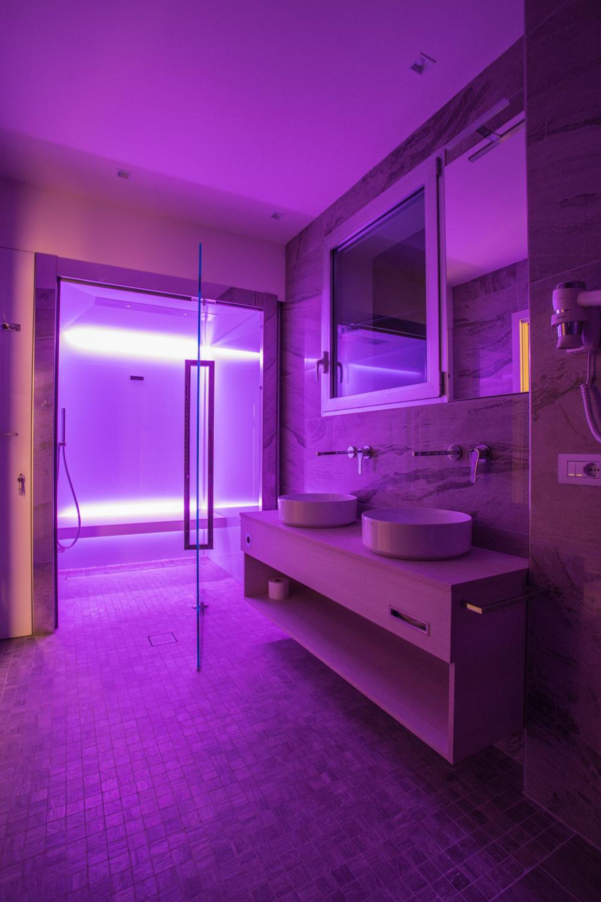 Queen Suite with Sea View - Photo 4