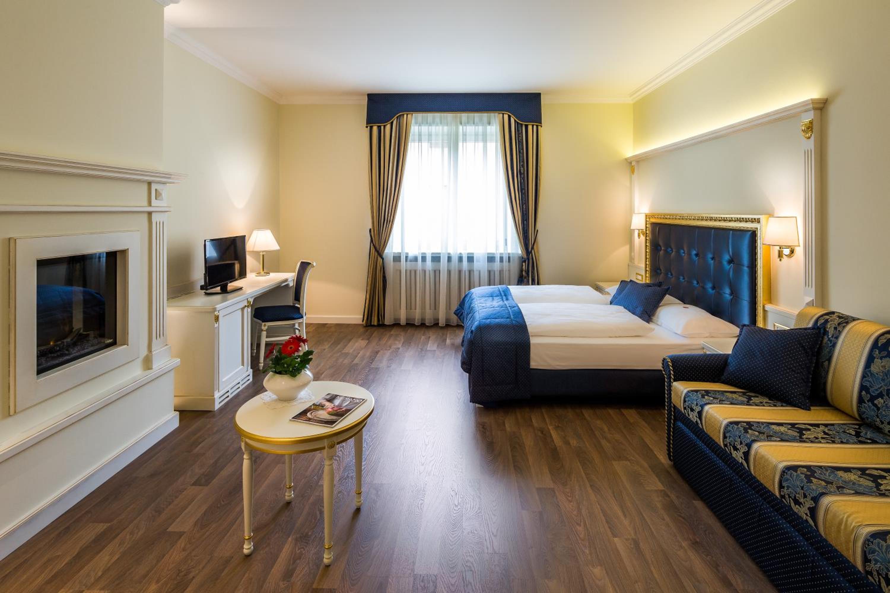 Deluxe Junior Suite - Photo 1