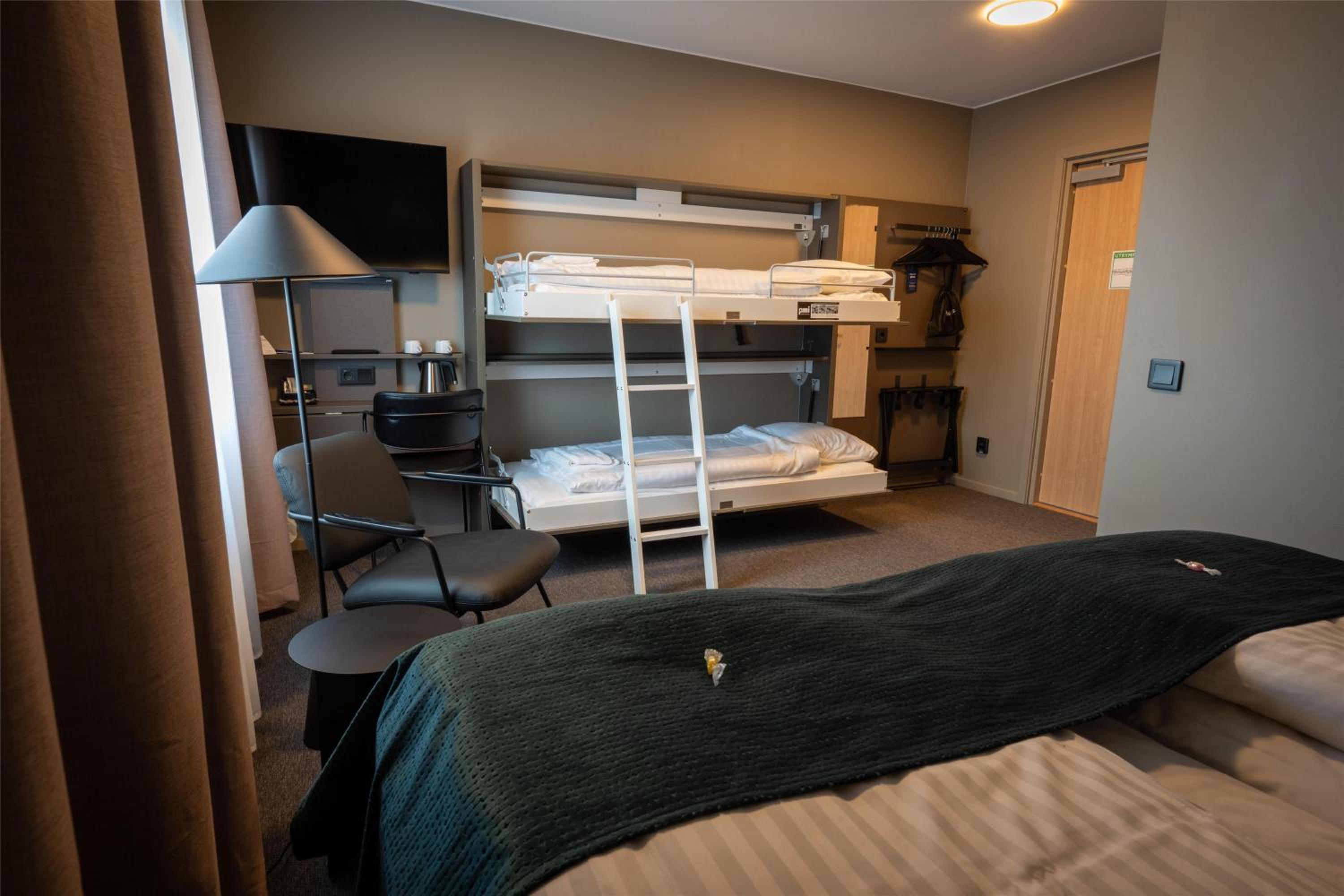 Family Double Room - Non-Smoking - Photo 3