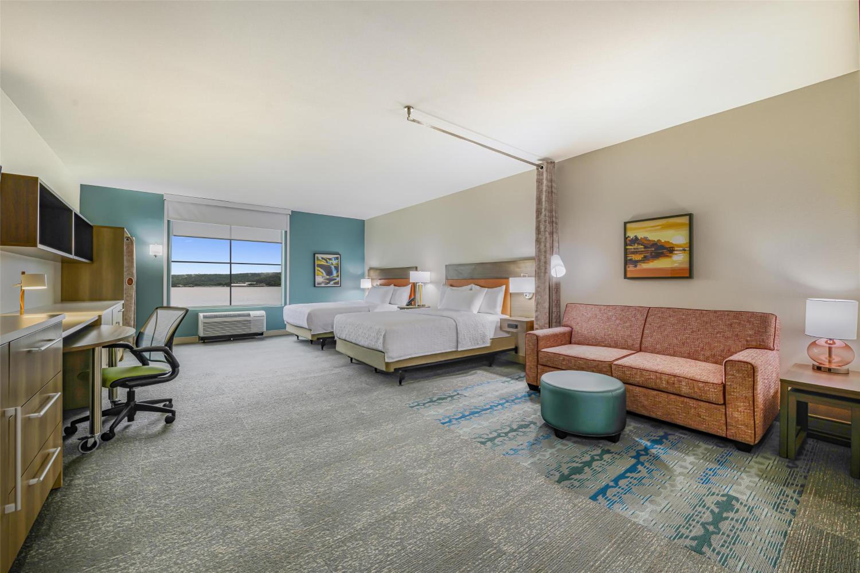 Queen Studio With Two Queen Beds And Tub - Water View - Photo 3
