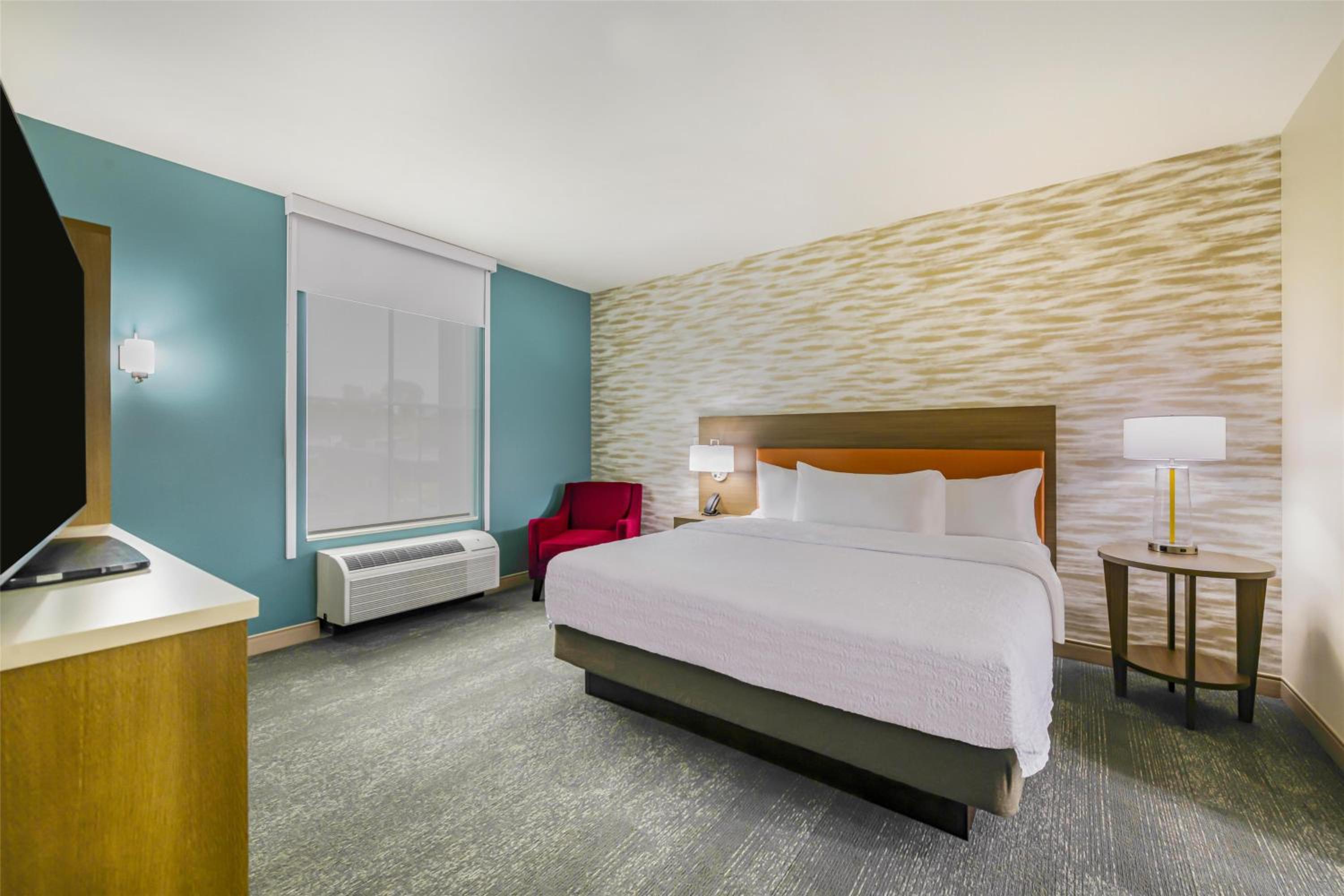 One-Bedroom King Suite - Photo 3