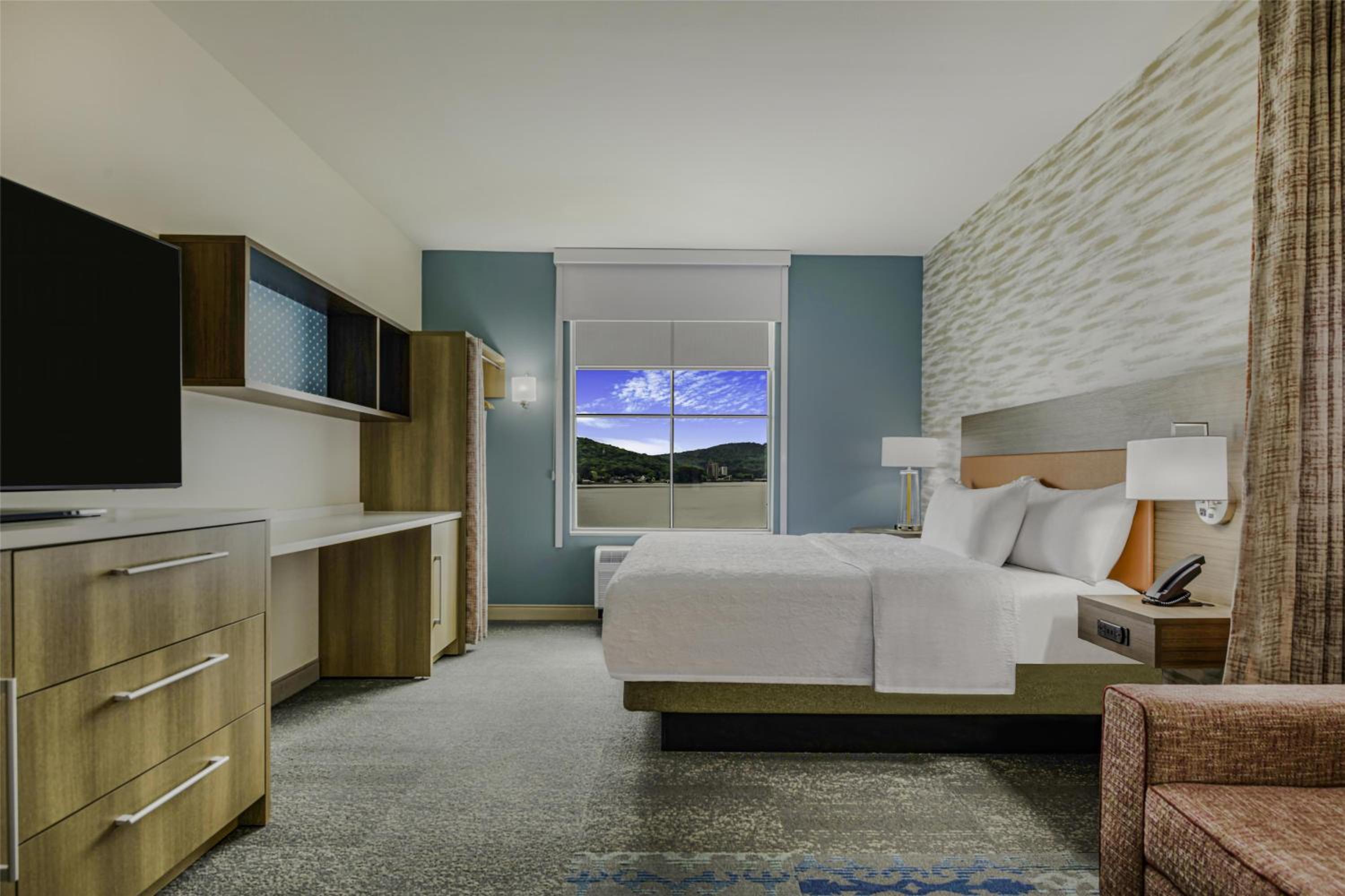 Queen Studio With Two Queen Beds - Water View - Photo 4