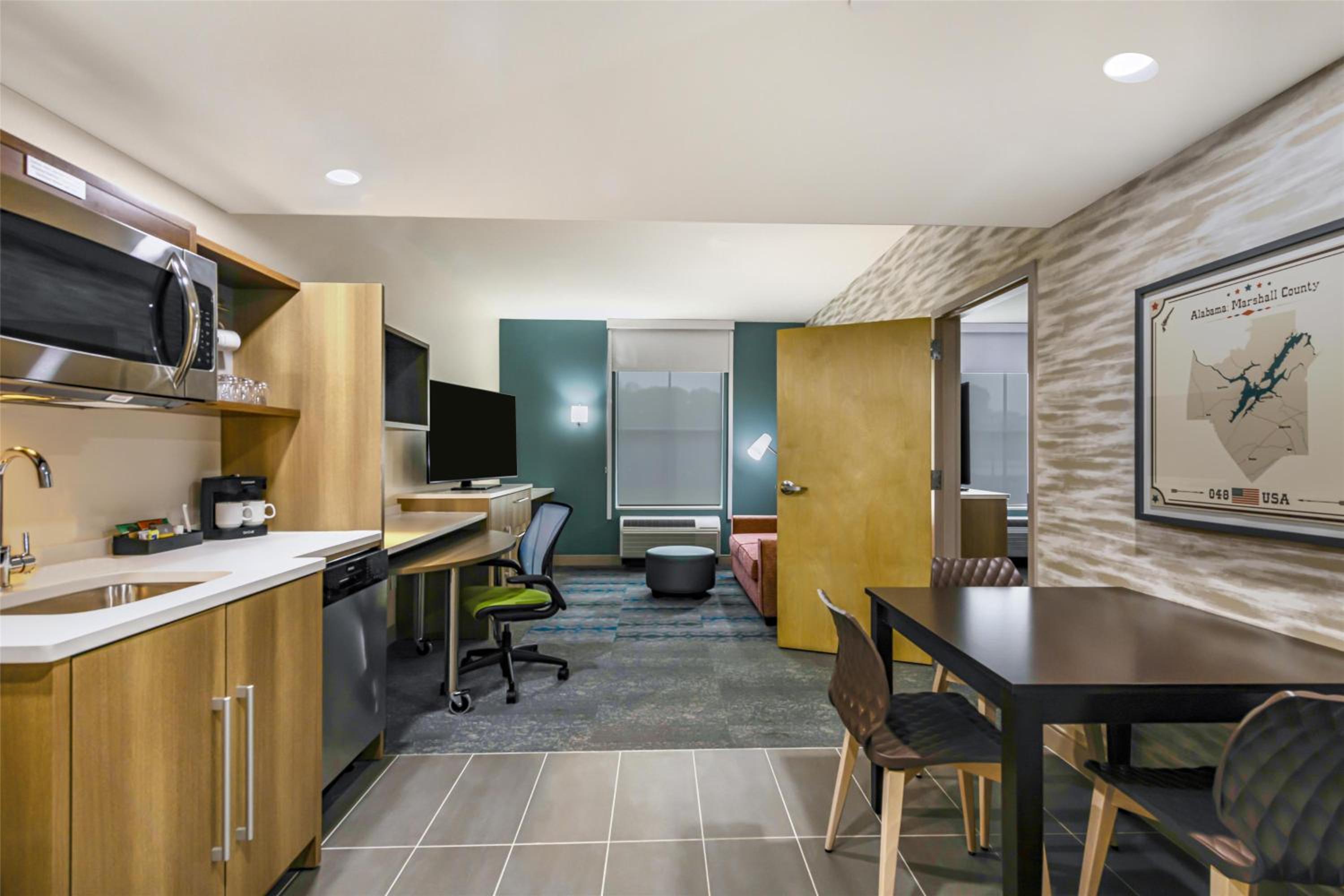 One-Bedroom King Suite - Photo 4
