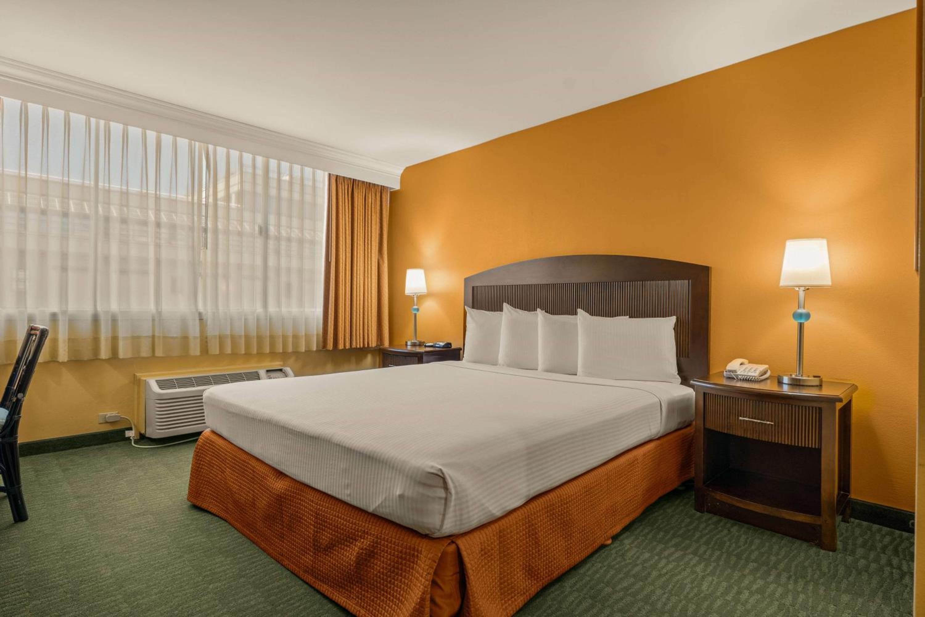 Queen Room - Non-Smoking - Photo 2
