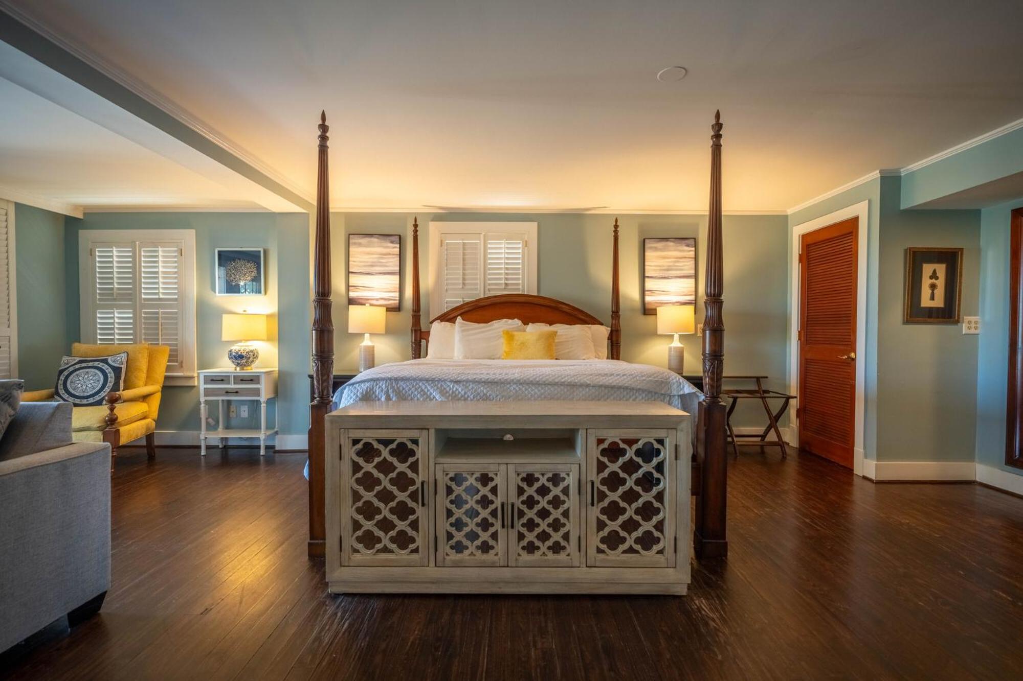 Deluxe Suite - Photo 6