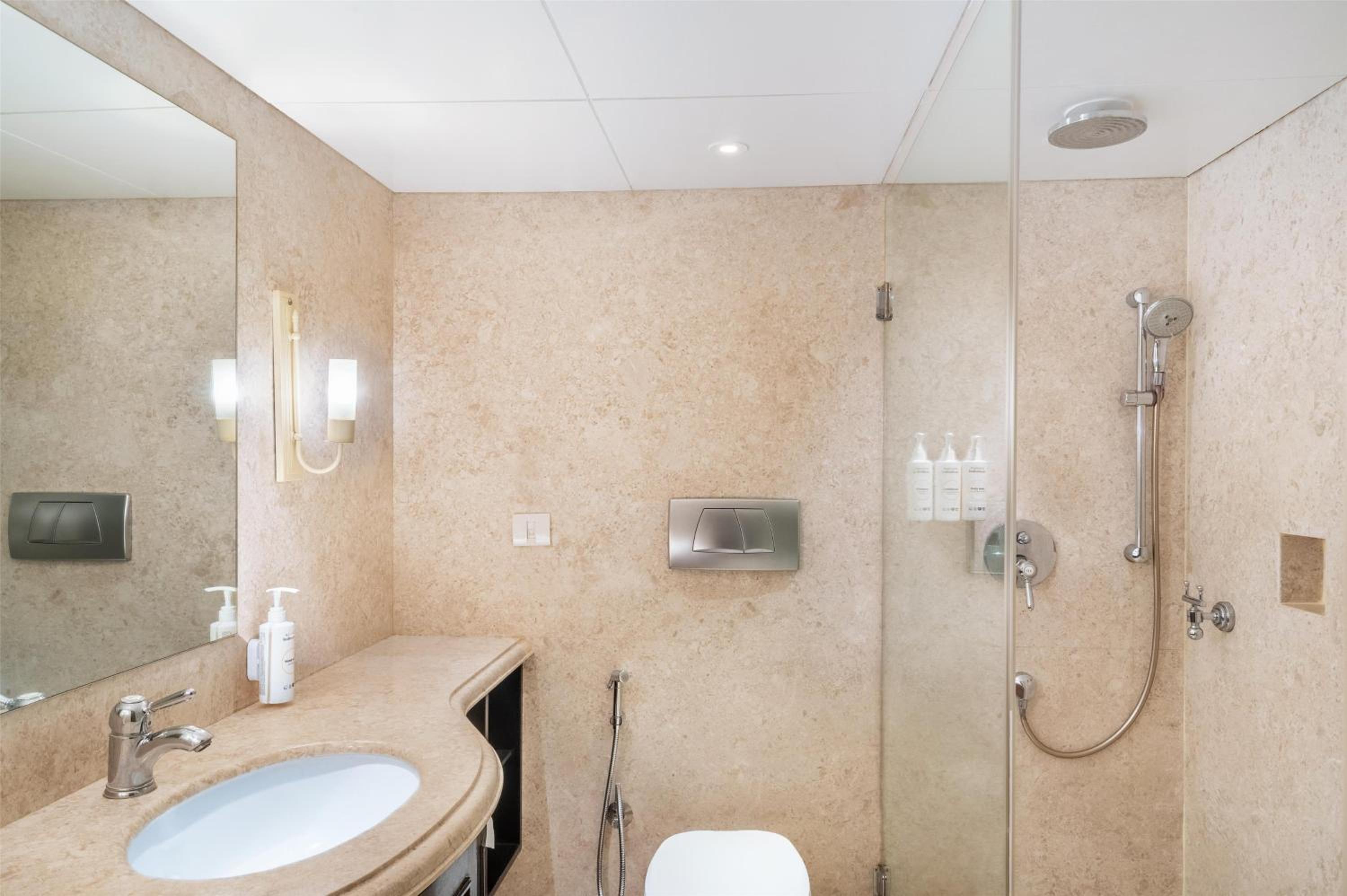 Executive Room with 10% discount on Food & Soft Beverages,15% discount on SPA ,Complimentary Early check in/Late Check Out upto 3 Hrs (subject to availability)  - Photo 4