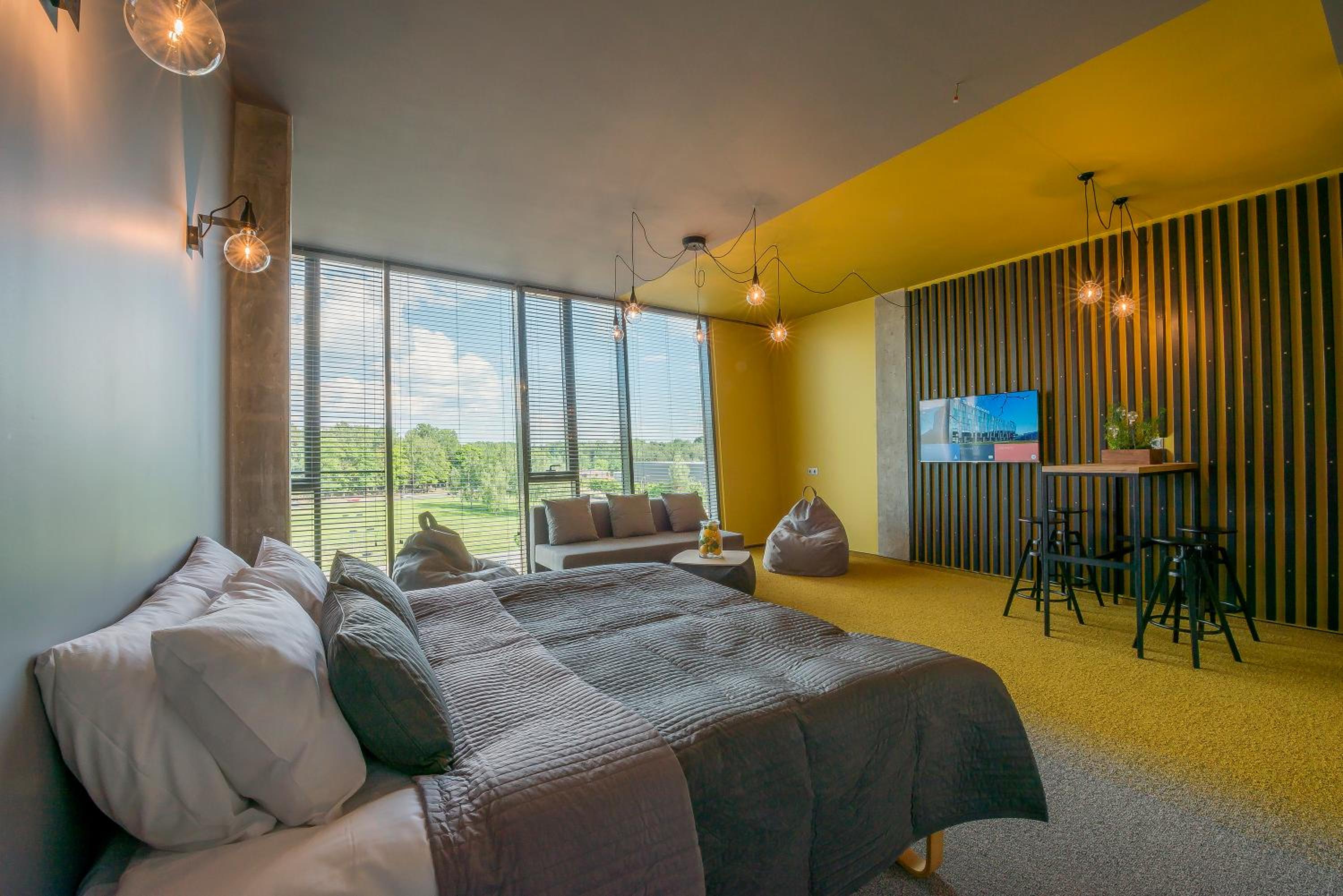 Family Room - Photo 3