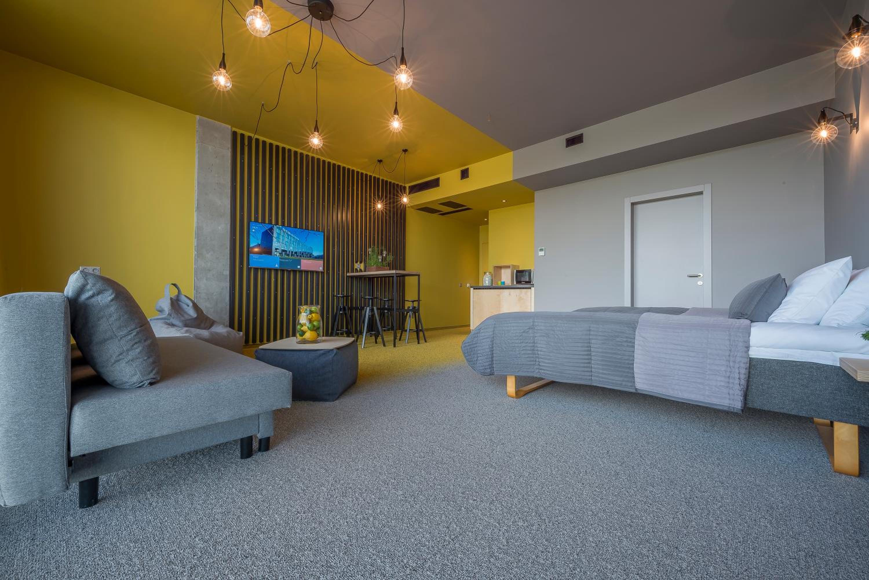 Family Room - Photo 2