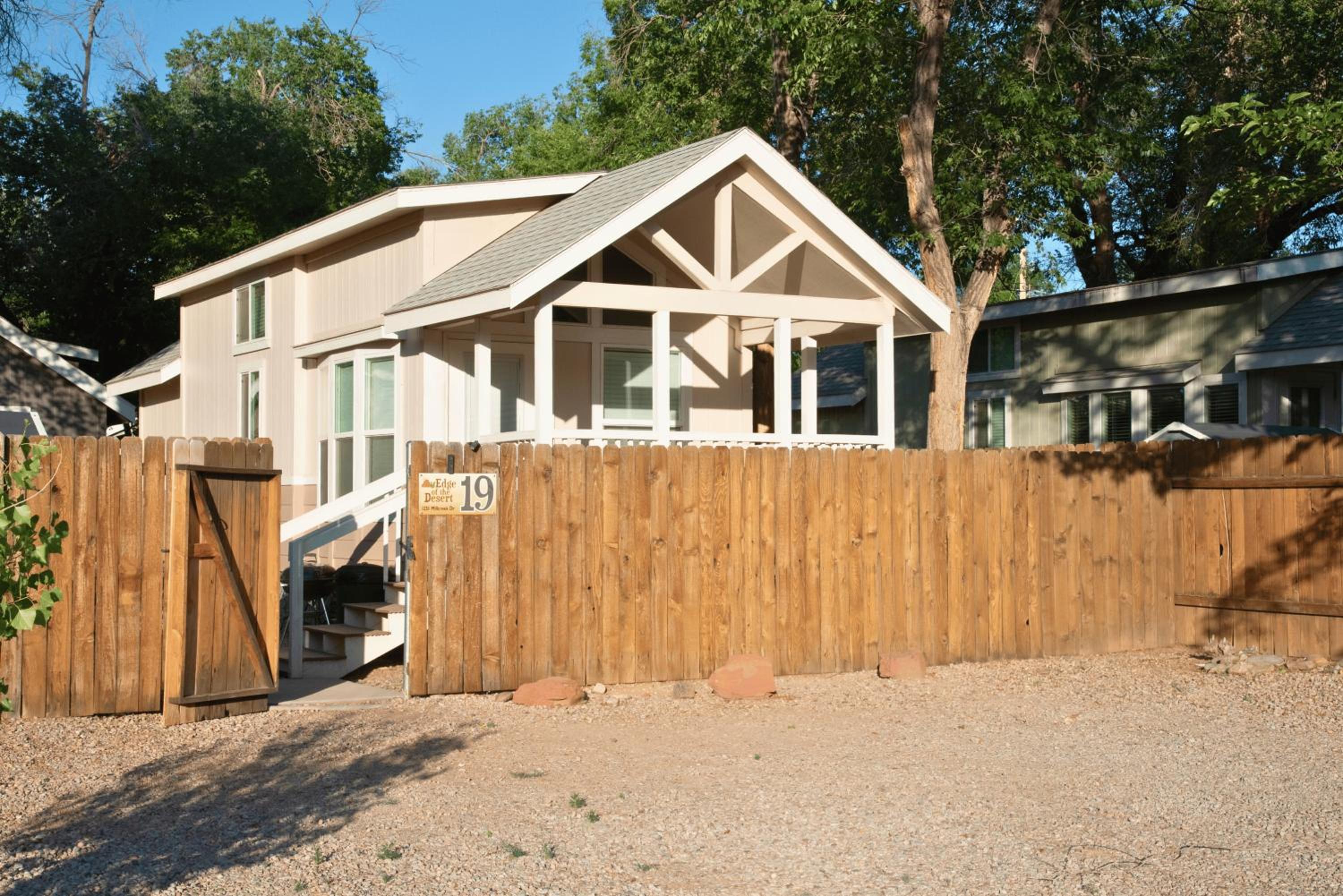 One-Bedroom House photo 1