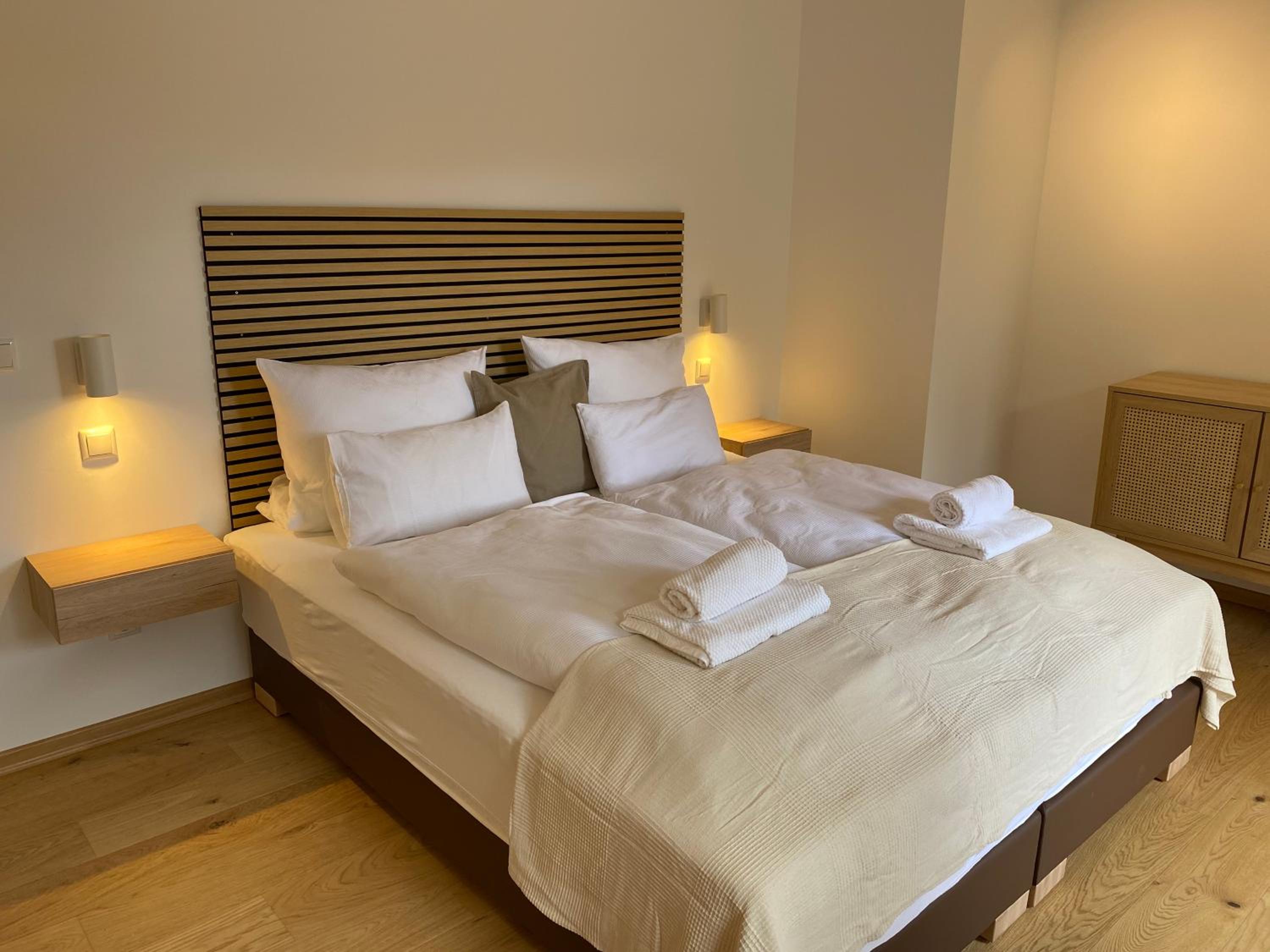 Deluxe Two-Bedroom Apartment with Garden View photo 3
