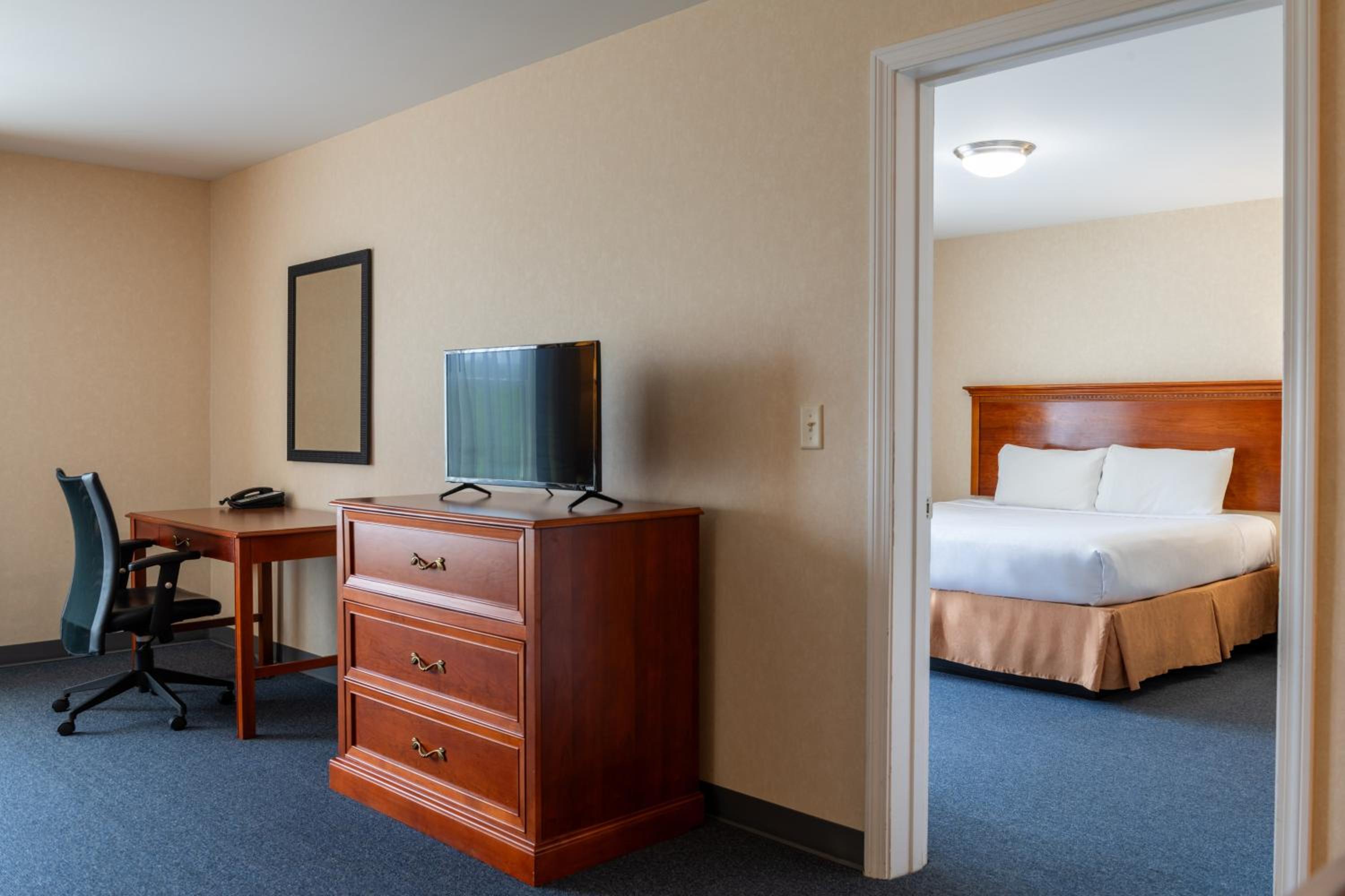 King Suite - Photo 2