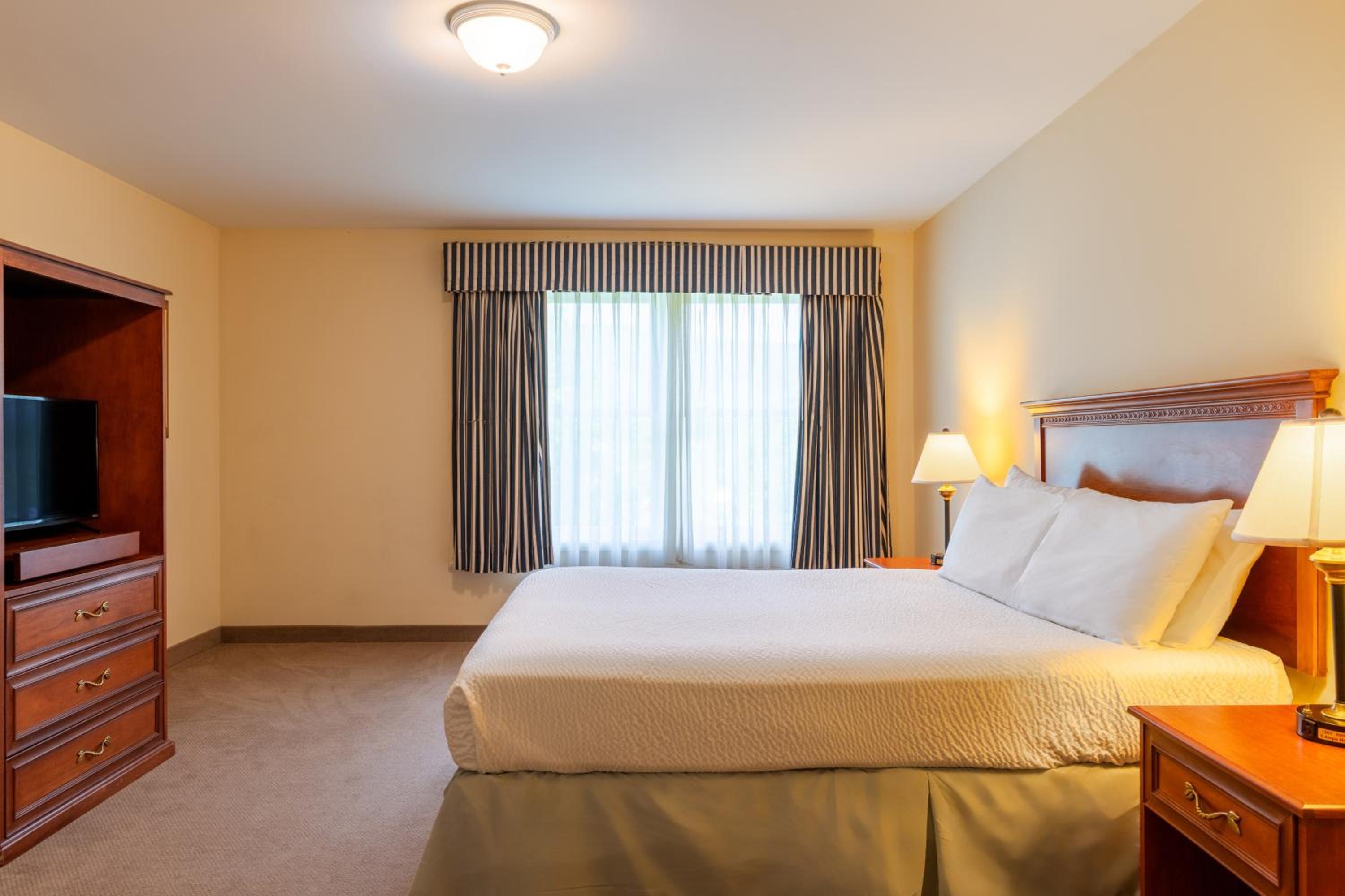 Deluxe Suite - Photo 3