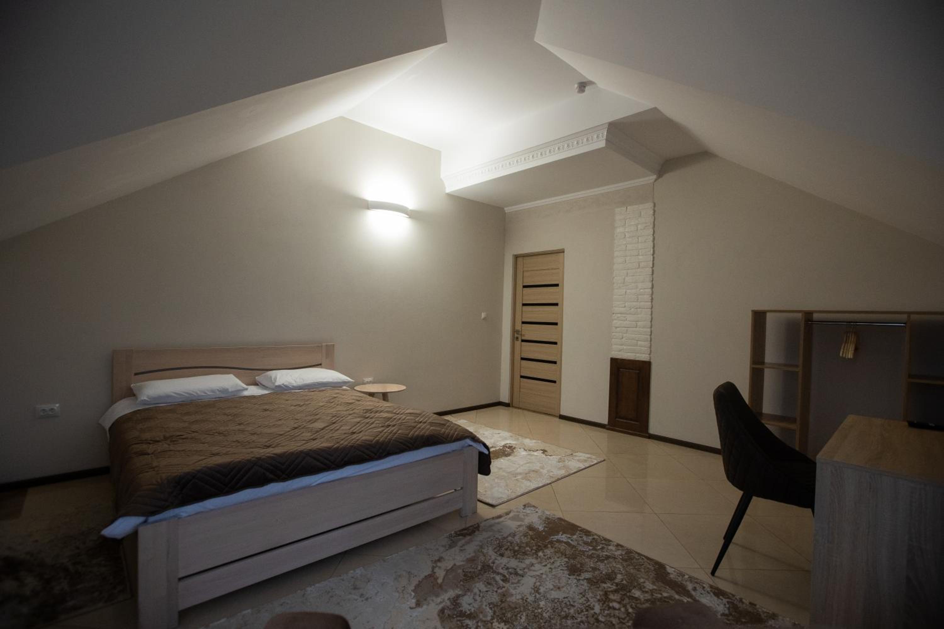 Four-Bedroom House photo 3