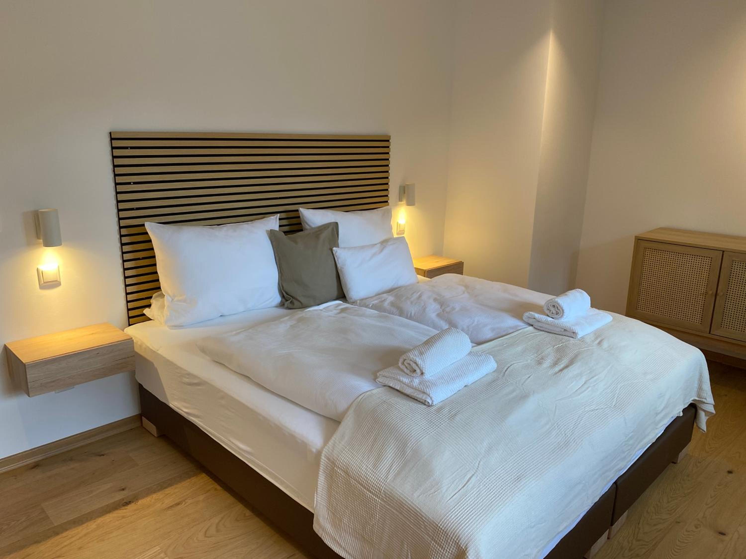 Deluxe Two-Bedroom Apartment with Garden View photo 3