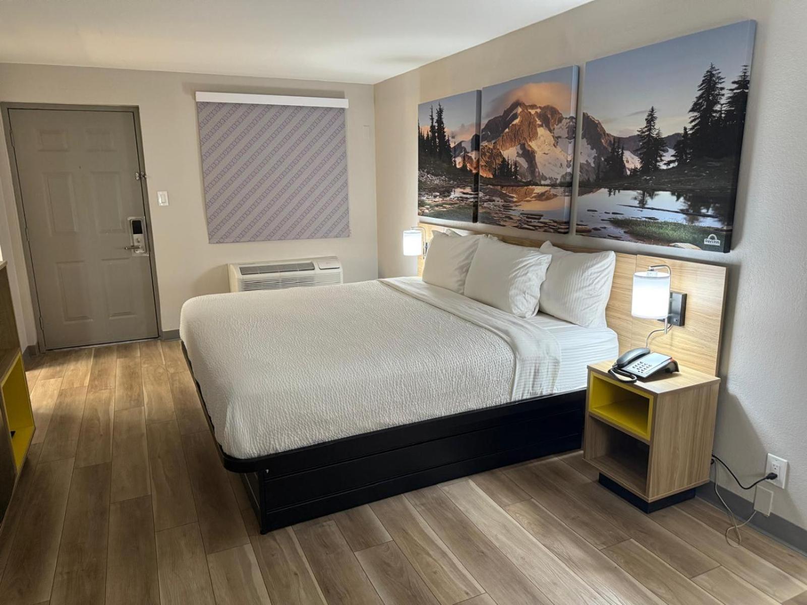 King Room - Non-Smoking - Photo 3