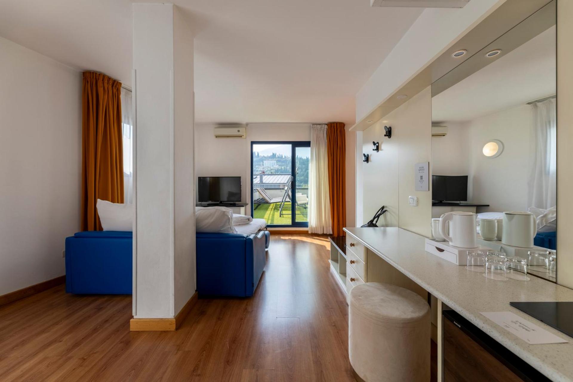 Suite with Spa Bath photo 3