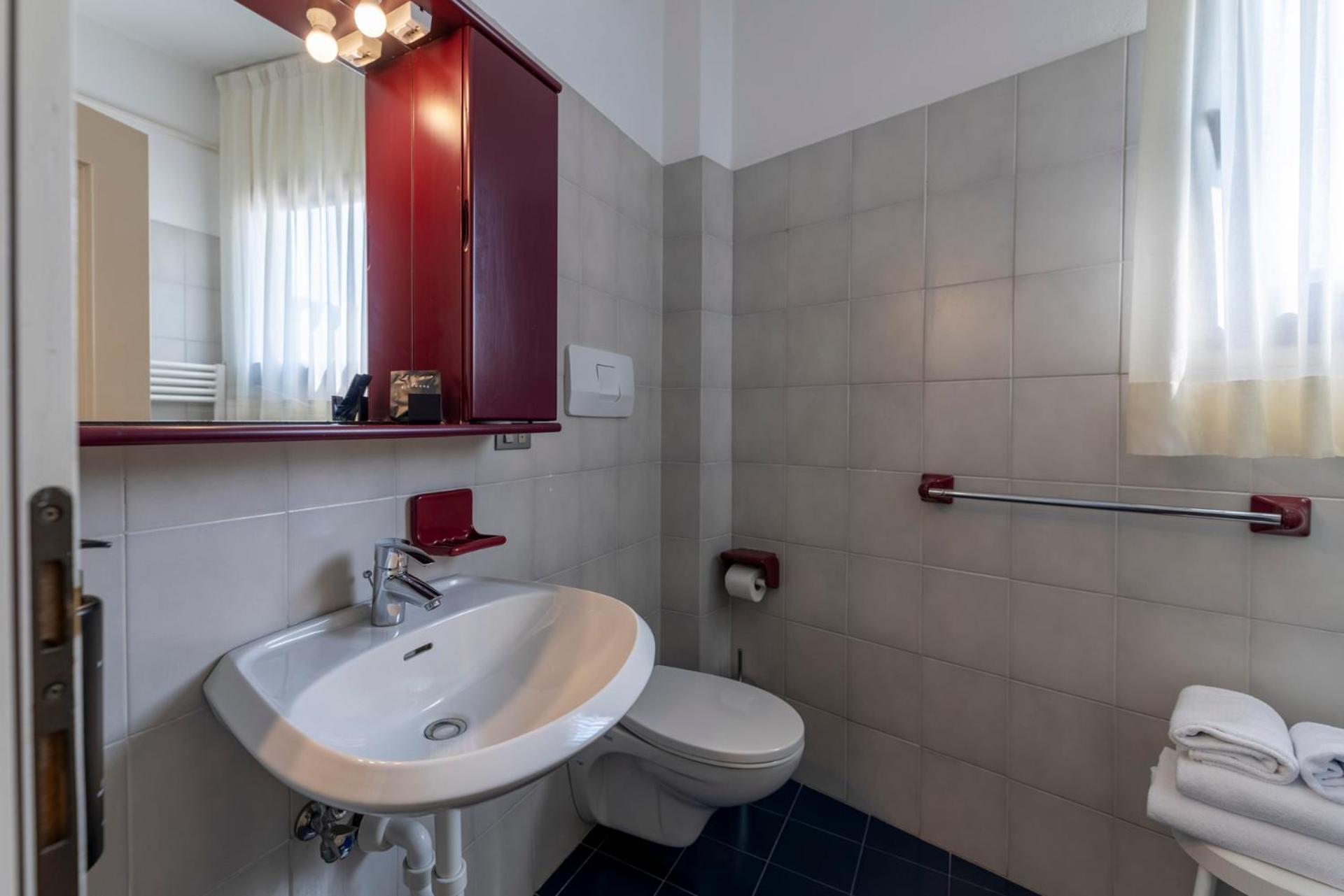 Economy Double or Twin Room photo 2
