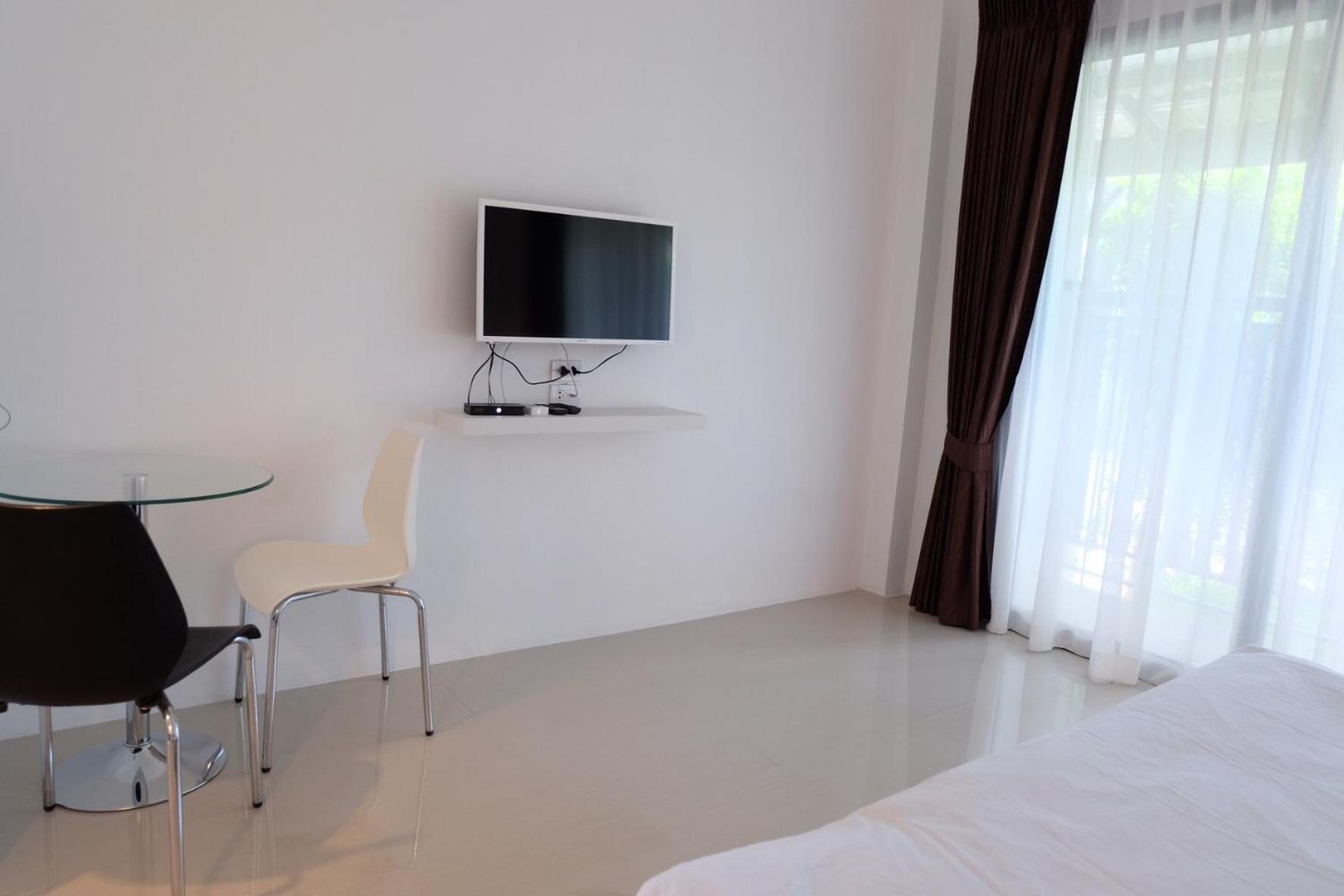 Standard King Room with Balcony photo 3