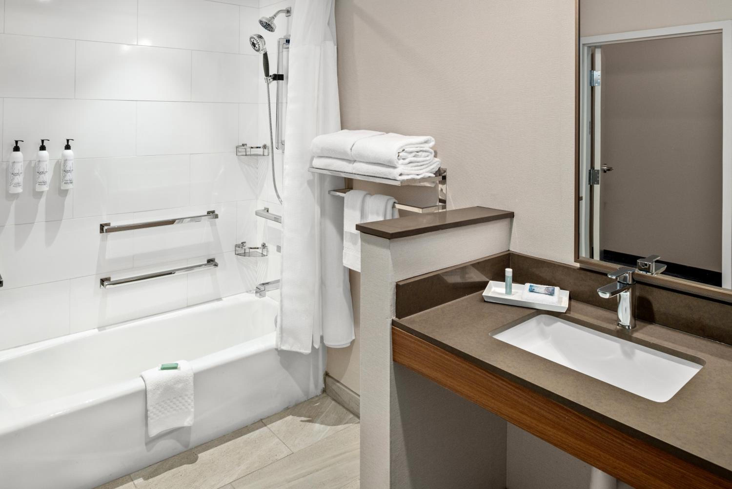 King Room - Hearing Accessible - Photo 1