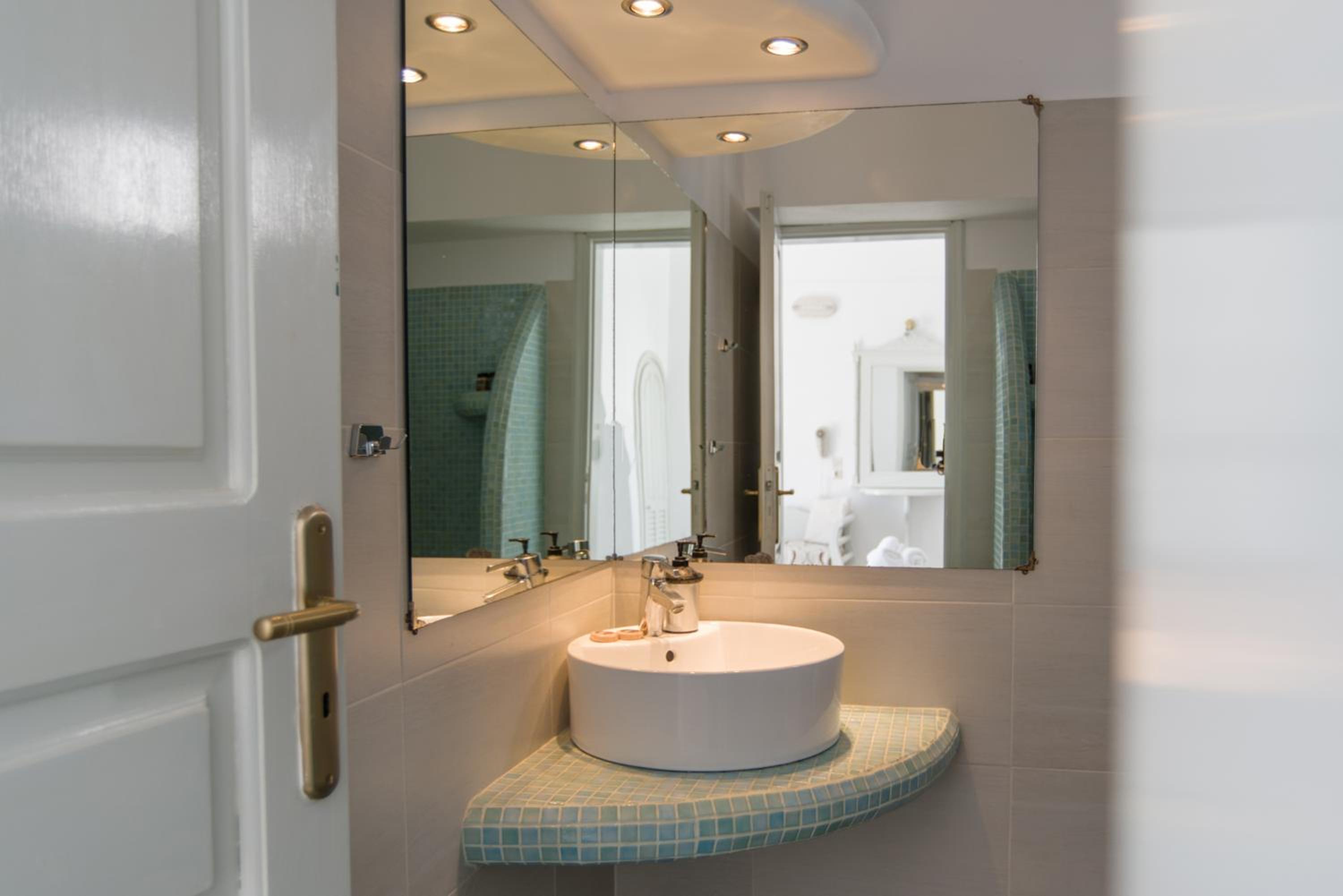 Standard Double Room with Caldera View - Photo 7