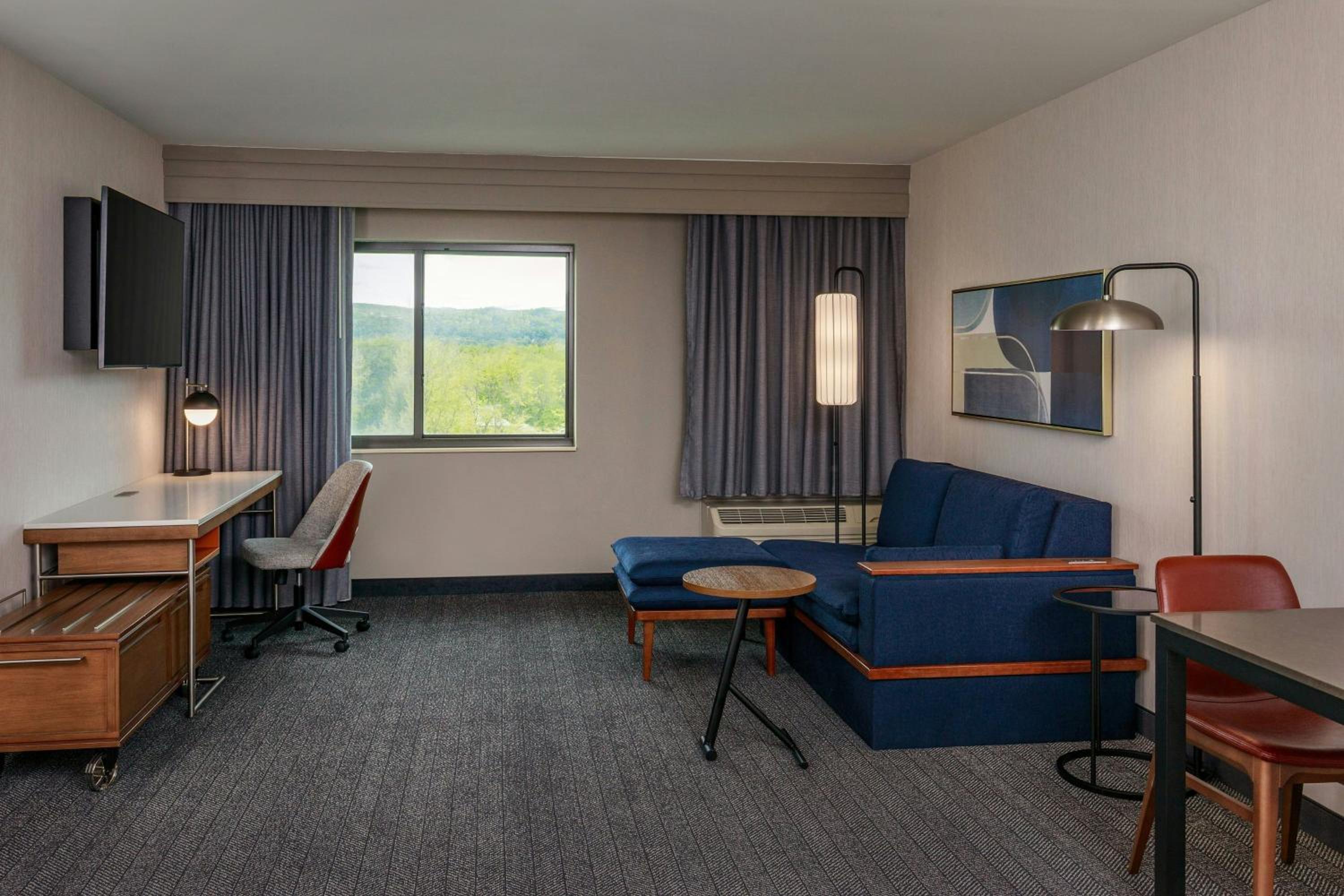 One-Bedroom Queen Suite with Two Queen Beds, Bathtub and Sofa Bed - Mobility Access/Hearing Accessible photo 2
