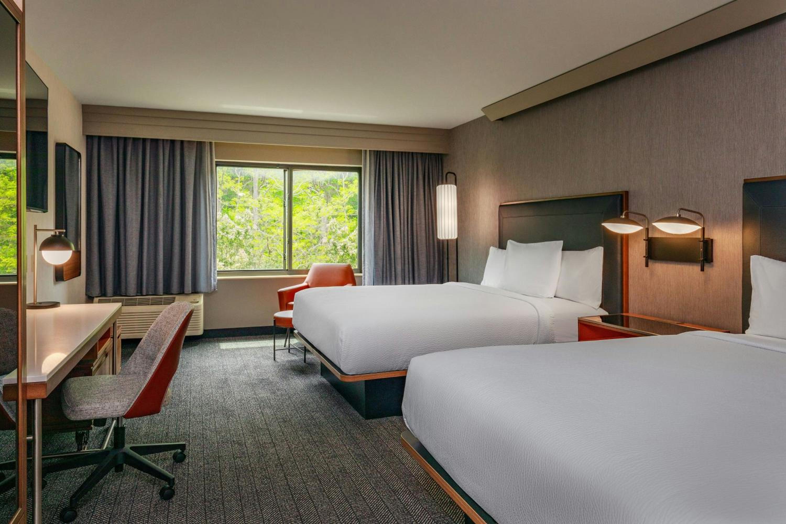 Queen Room with Two Queen Beds photo 1