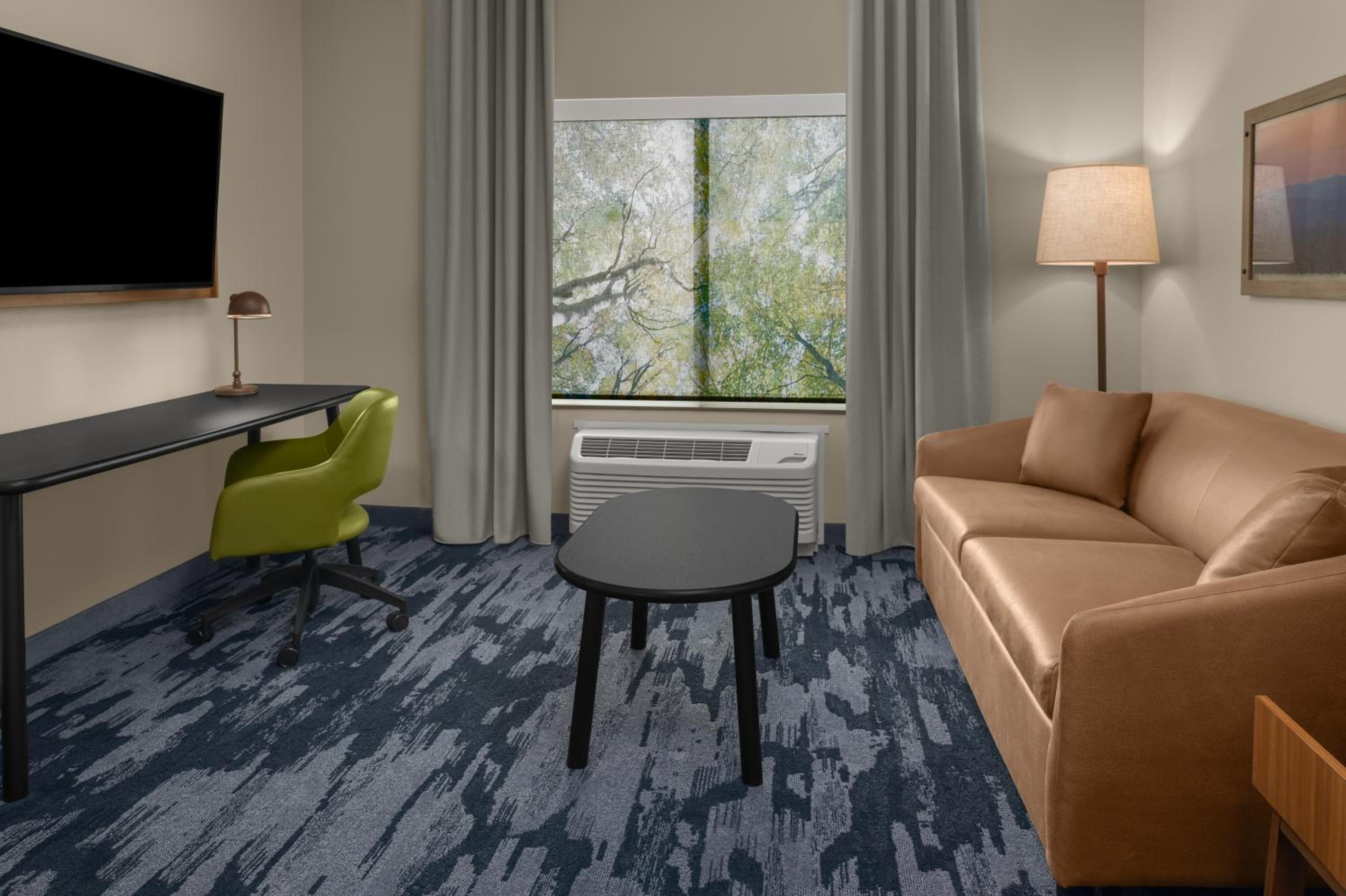 Executive Suite, 1 King, Sofa bed (Mobility Accessible w/ Tub)
