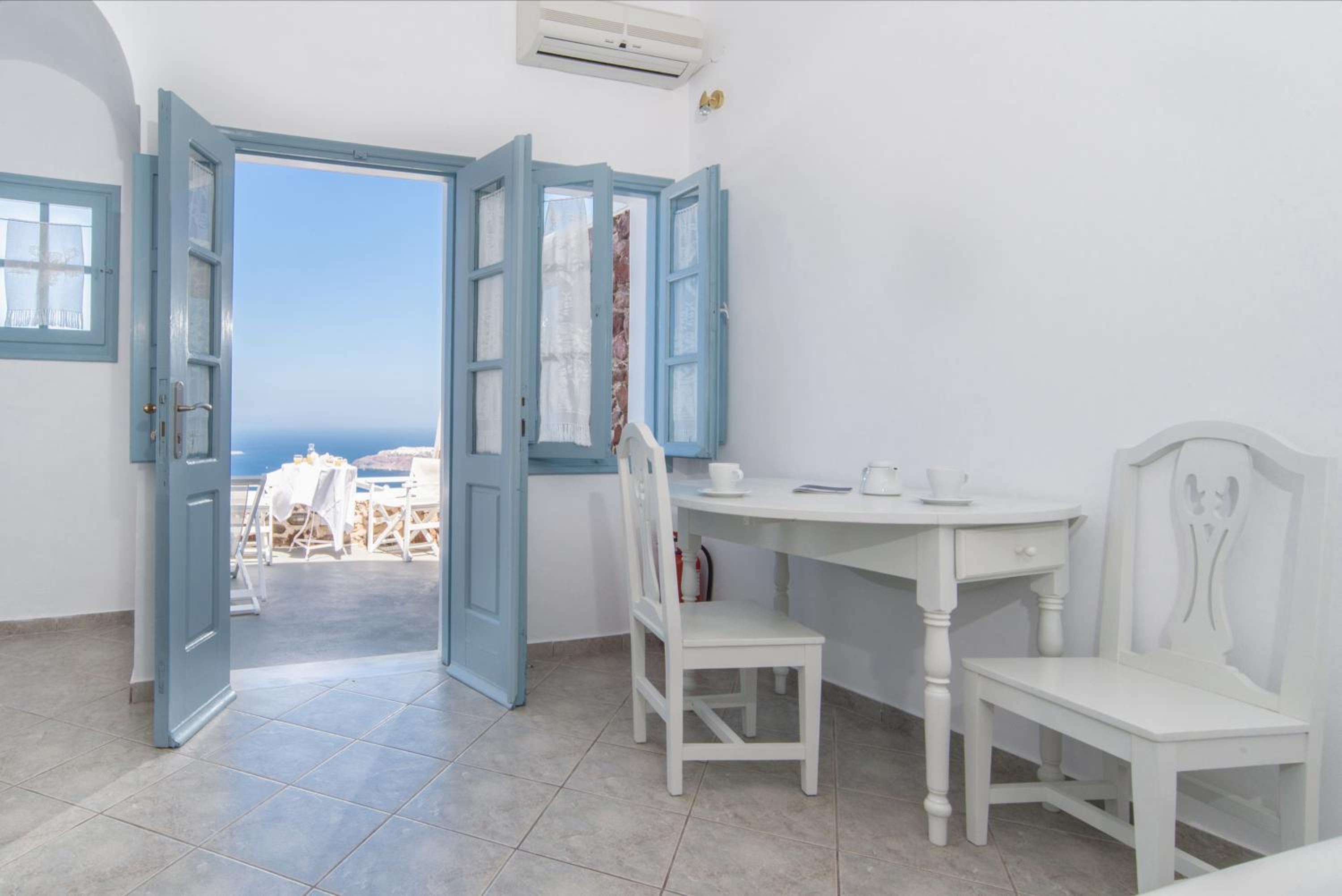 Standard Double Room with Caldera View - Photo 11