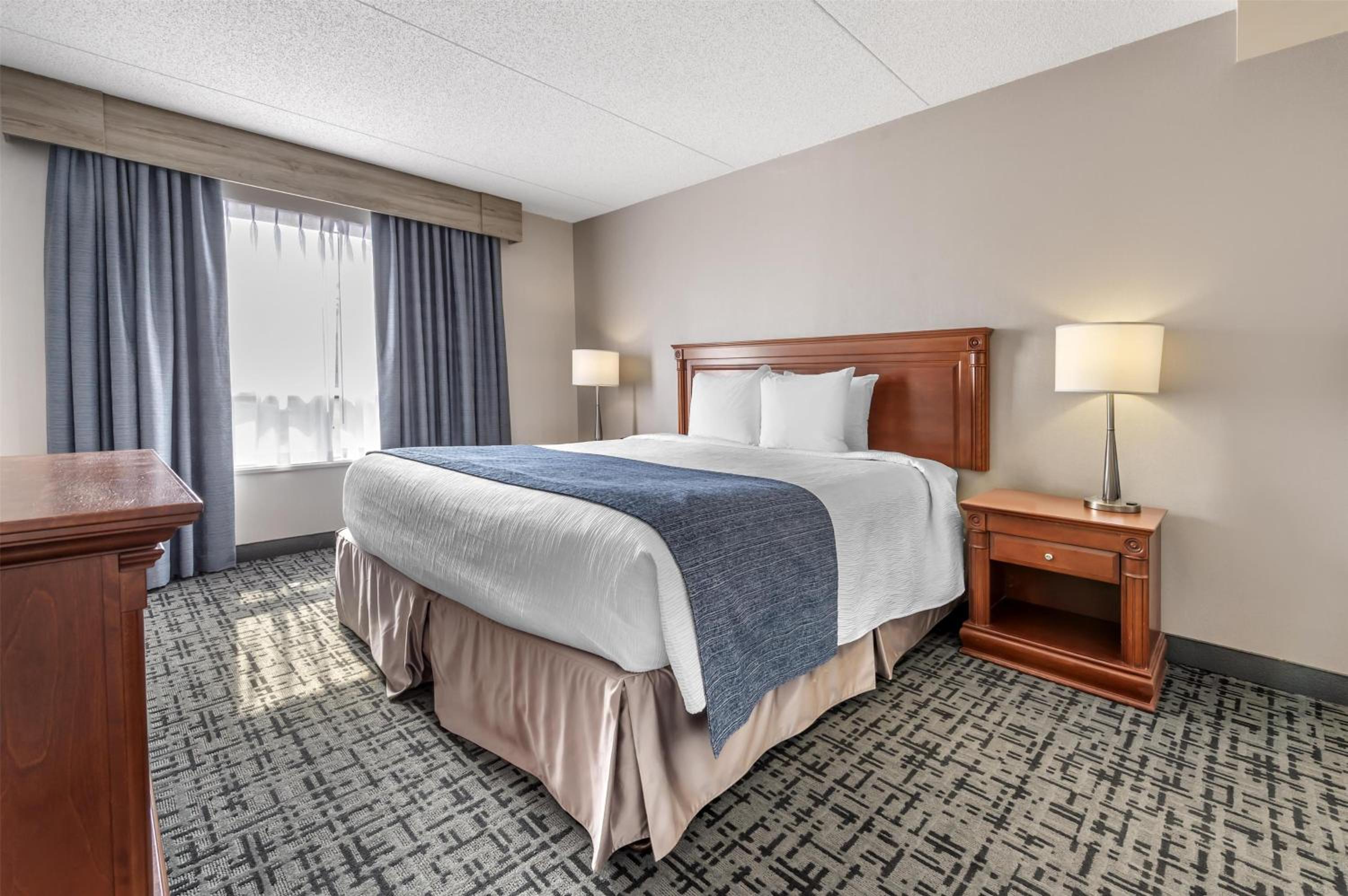 King Suite with Spa Bath - Photo 2